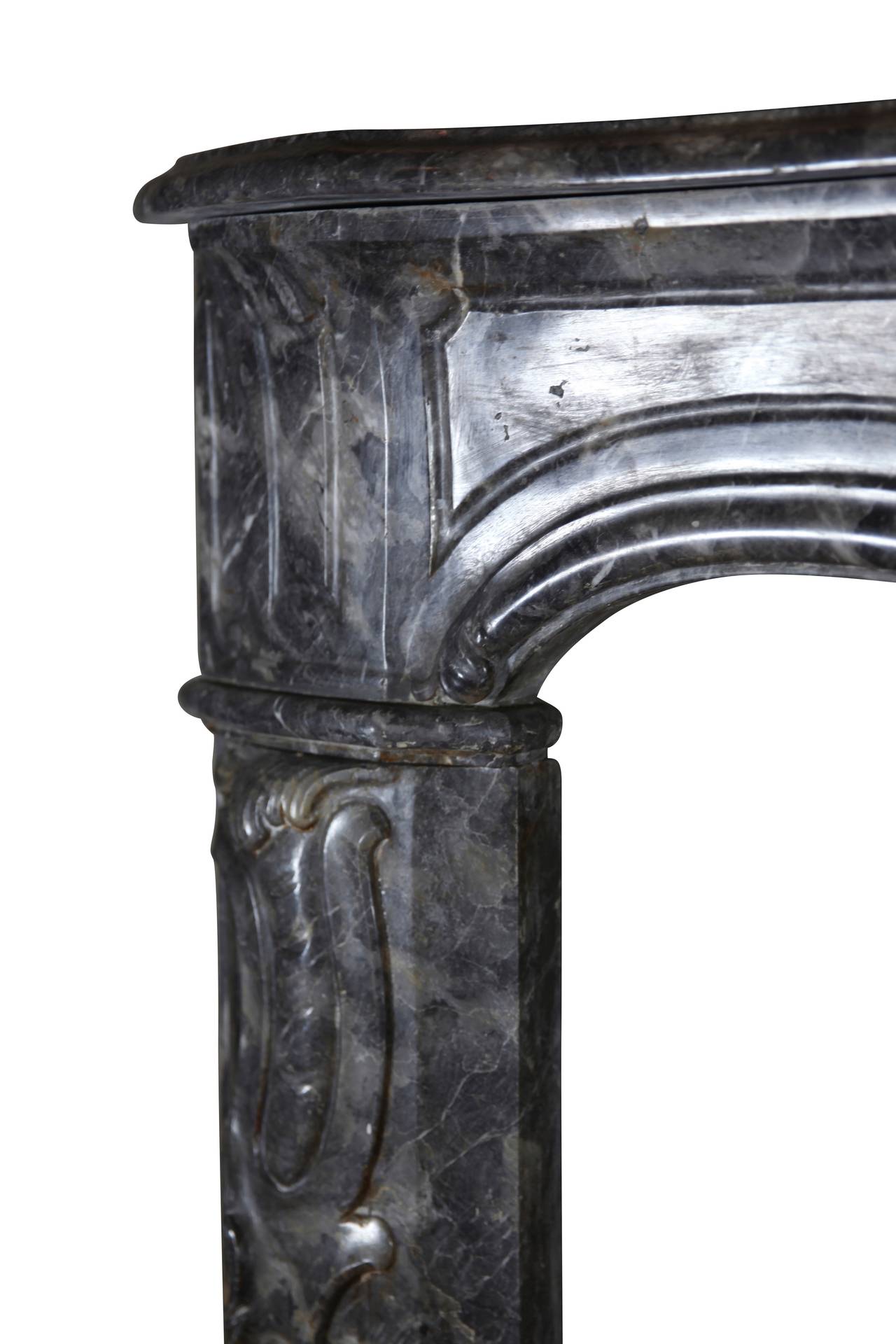 This 18th century grey marble antique fireplace mantle from the Regency period is in perfect condition; it has some very nice details. It was originally installed in Amsterdam. A very rich piece for a bespoke opulent interior design. The focus of