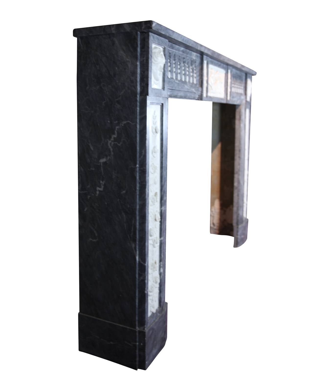 18th Century Fine European Antique Fireplace Surround in Marble from Bruges For Sale 3