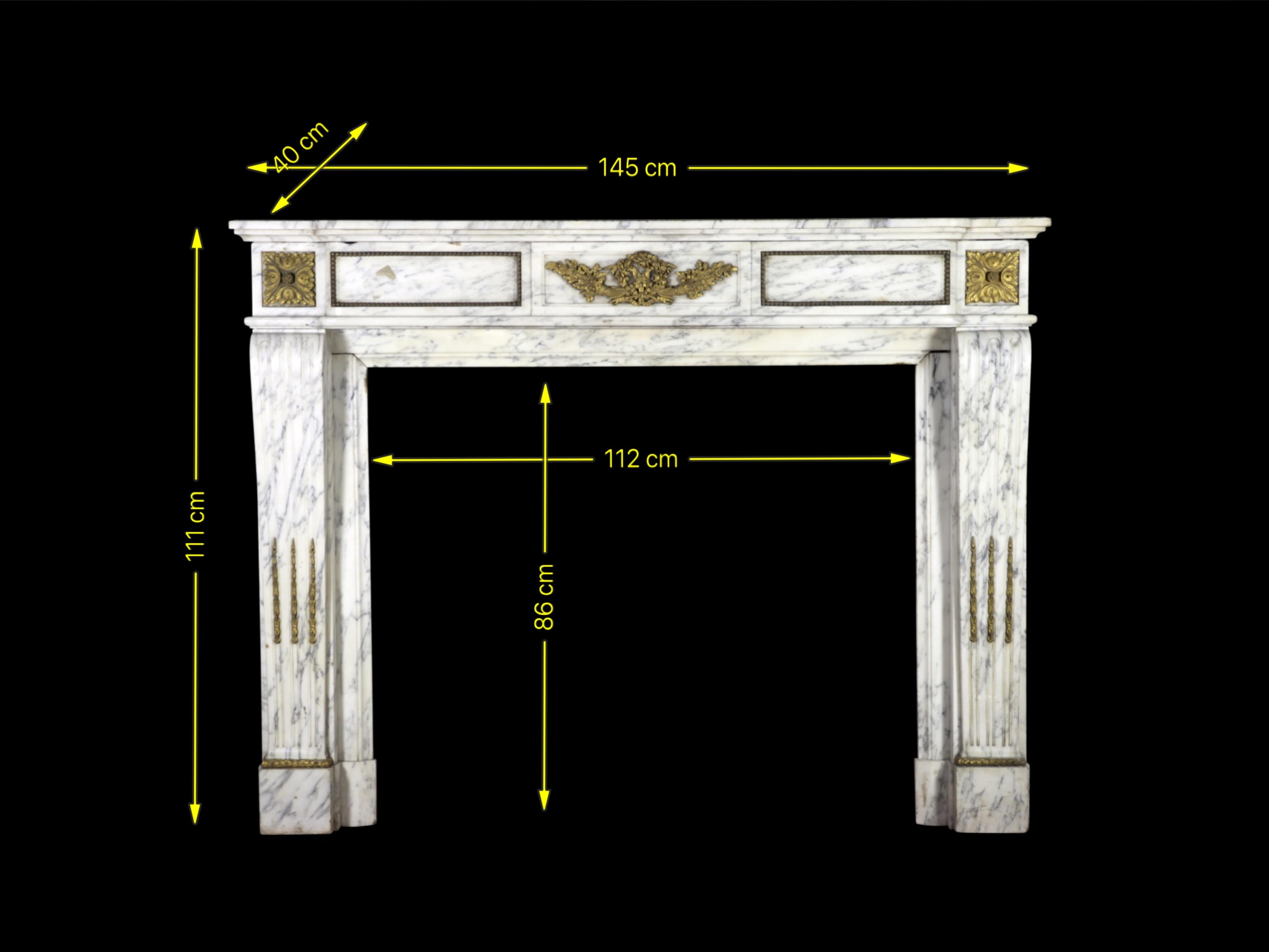Contorno per caminetto antico francese in marmo di Carrara in stile Luigi XVI in vendita 4