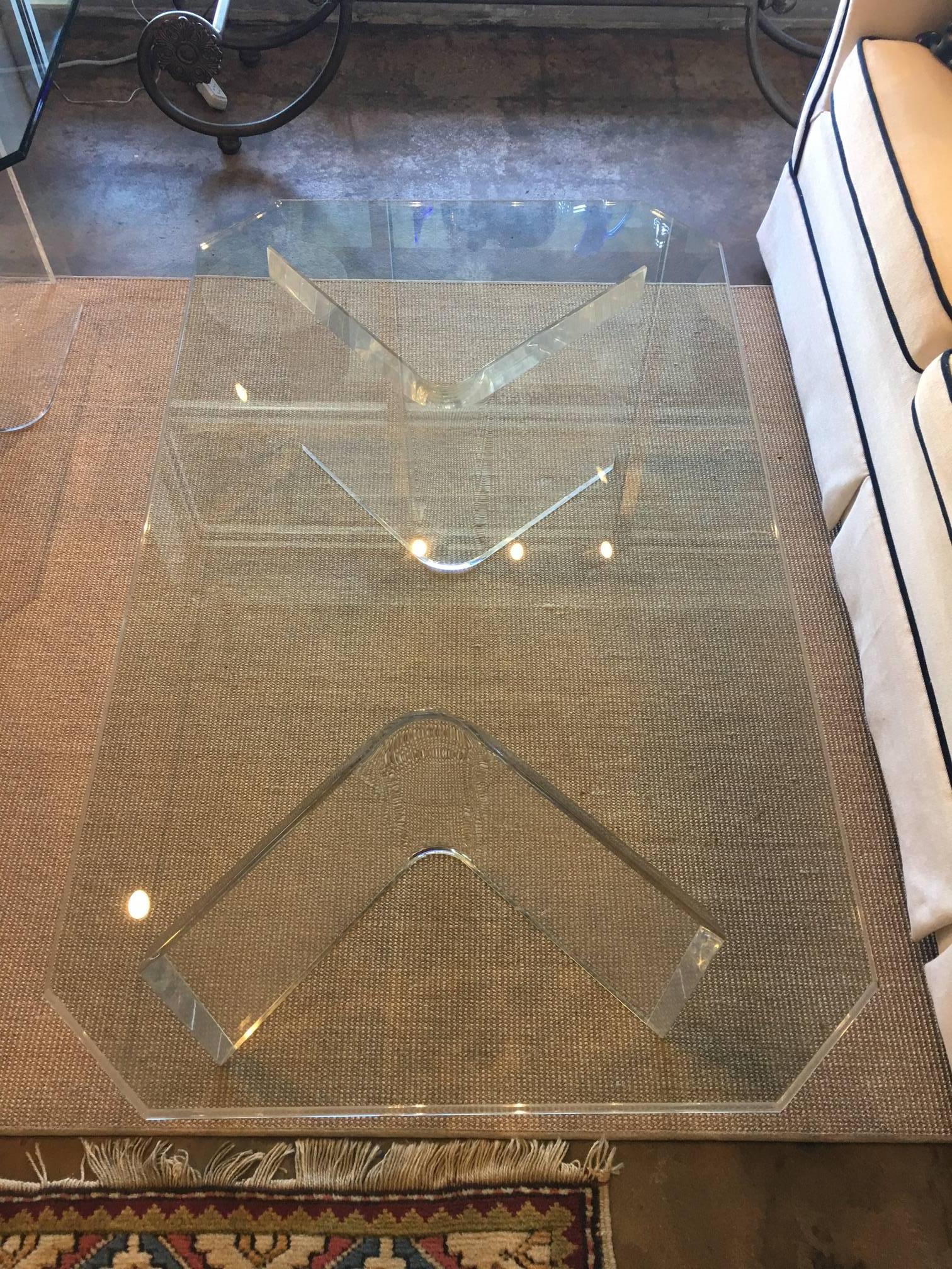 Lucite and Glass Modern Coffee Table In Excellent Condition For Sale In Raleigh, NC