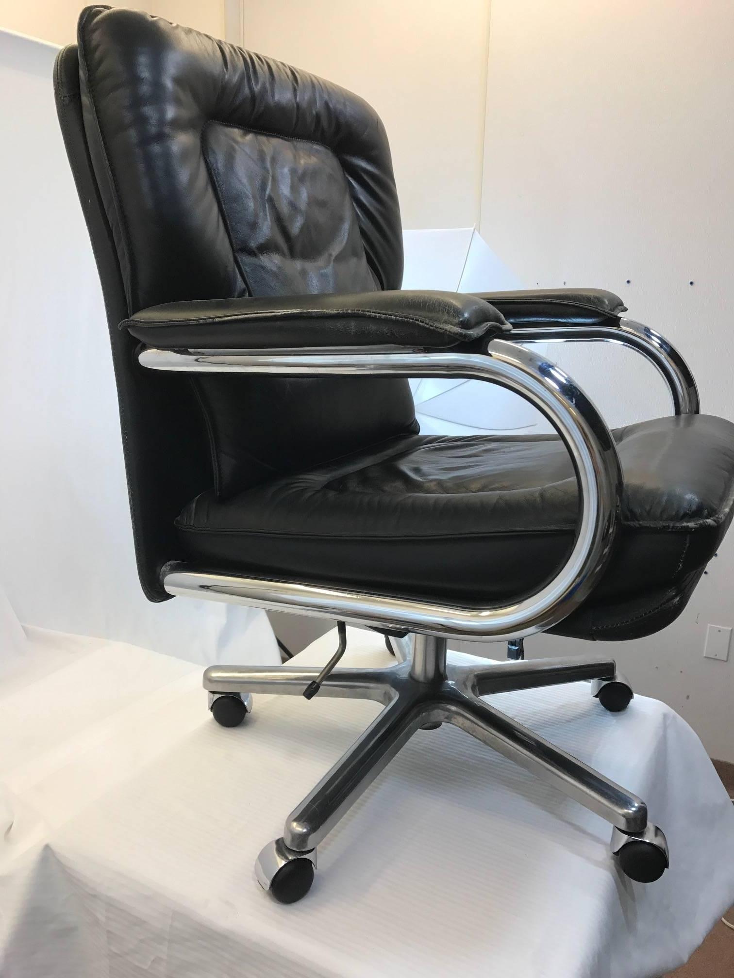This Mariani leather desk chair is completely comfortable. The leather on the arms is worn but intact; the leather on the rest of the chair is in good condition. A handsome chair that with refurbishing will last another lifetime or two.
echrome