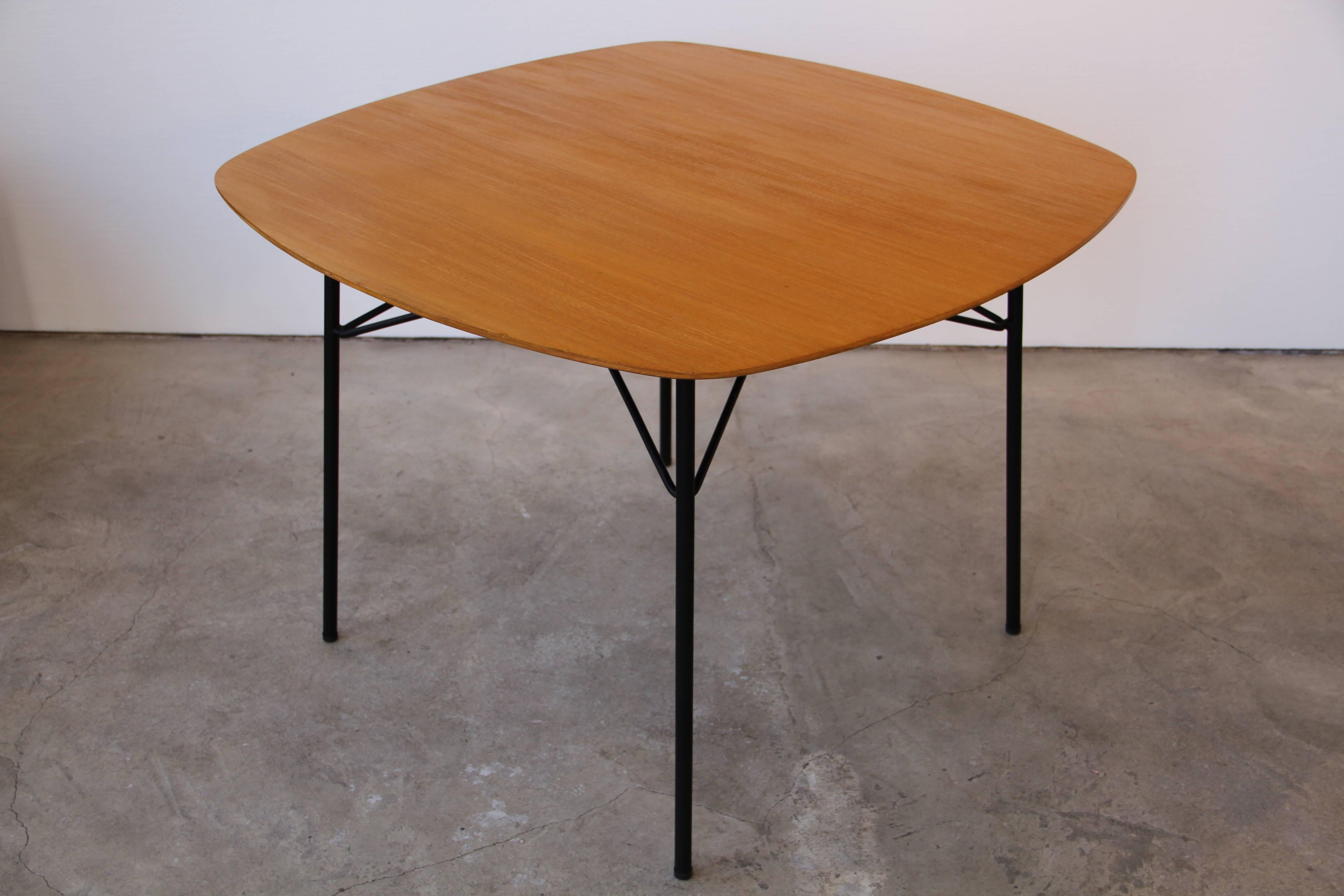 Square Table 135bis by André Simard for Meubles TV, Paris For Sale 1