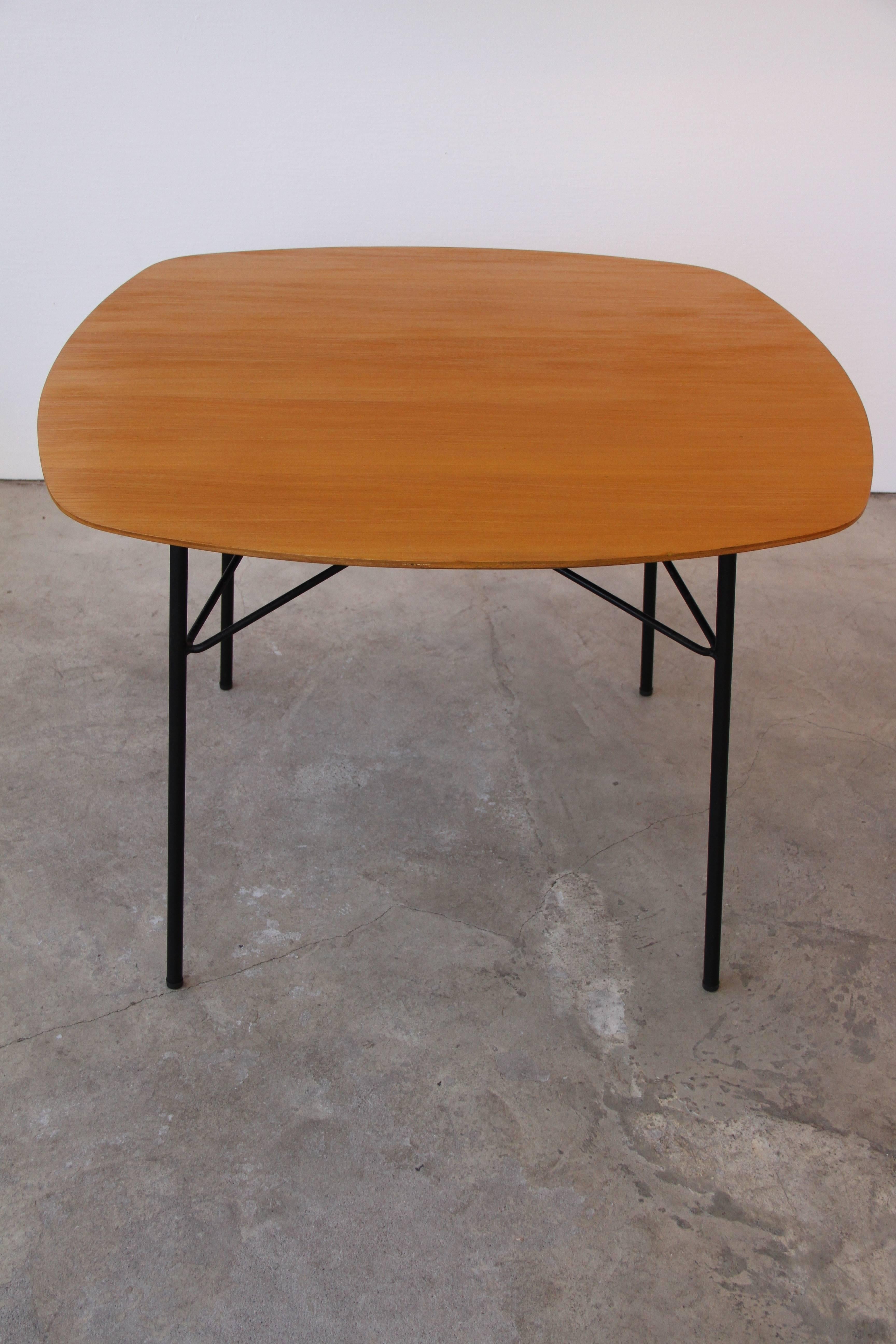 Square Table 135bis by André Simard for Meubles TV, Paris For Sale 3