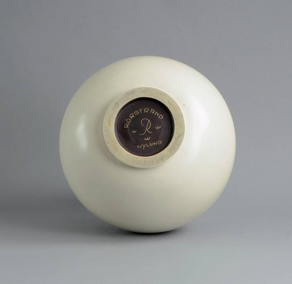 Stoneware vase with semi-matte white glaze.