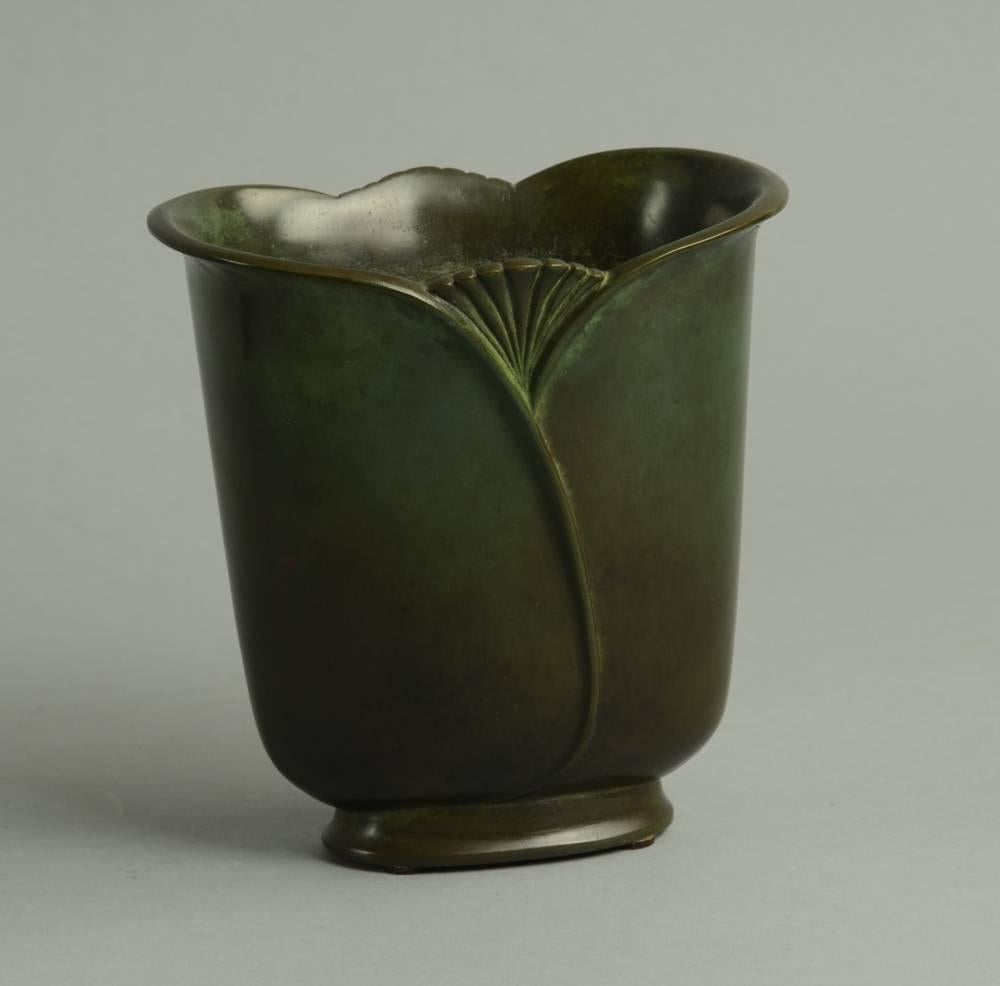 Bronze vase with flattened form and Art Nouveau floral shape. Excellent condition and patina. Designed by Just Andersen for Guldsmedsaktiebolaget (GAB), Sweden, 1930s.
Impressed "GAB Brons 212".
Height: 5 1/4" (13.5 cm) width