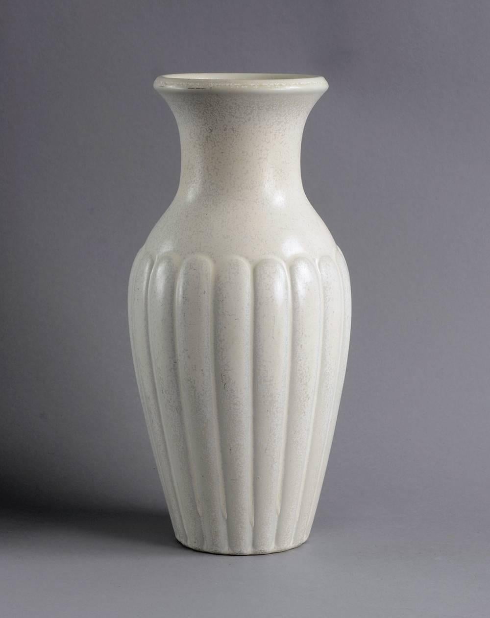 Gunnar Nylund for Rörstrand, Sweden
Stoneware vase with matte cream glaze, circa 1940s.
Height 12 1/2