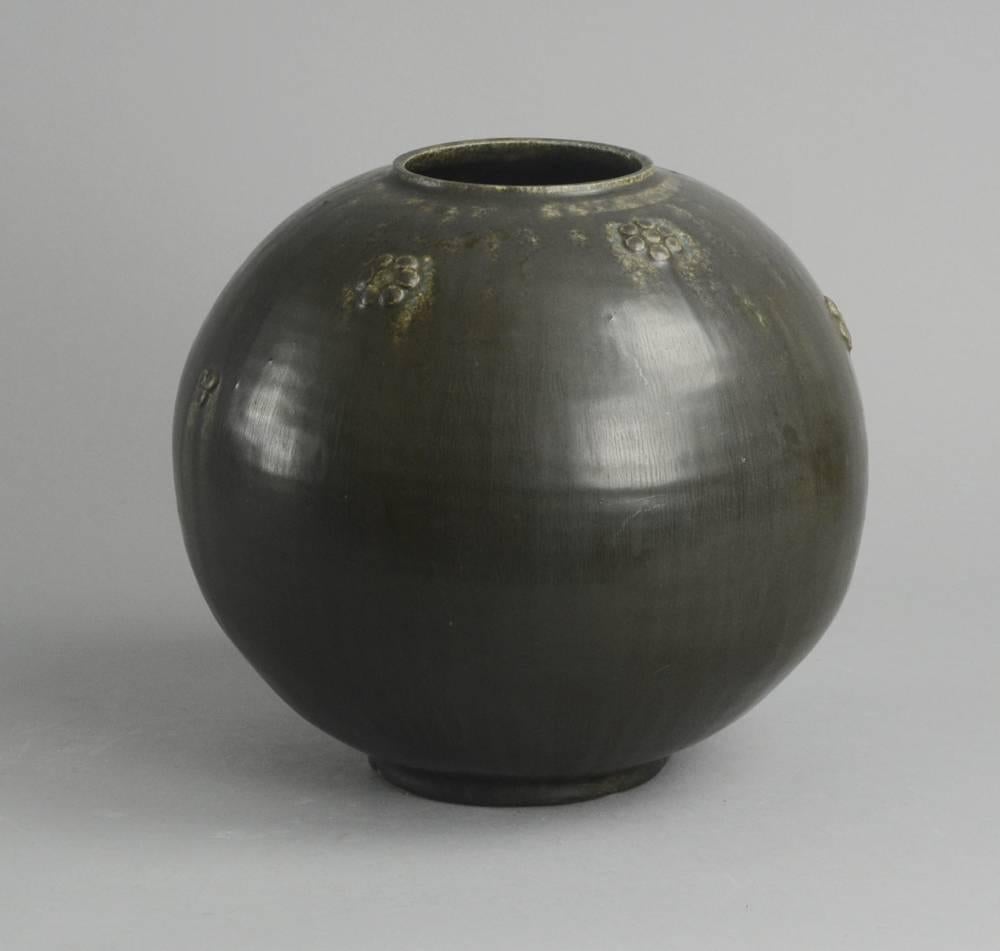 Scandinavian Modern Large Round Vase with Black Haresfur Glaze by Arne Bang, Denmark, 1930s