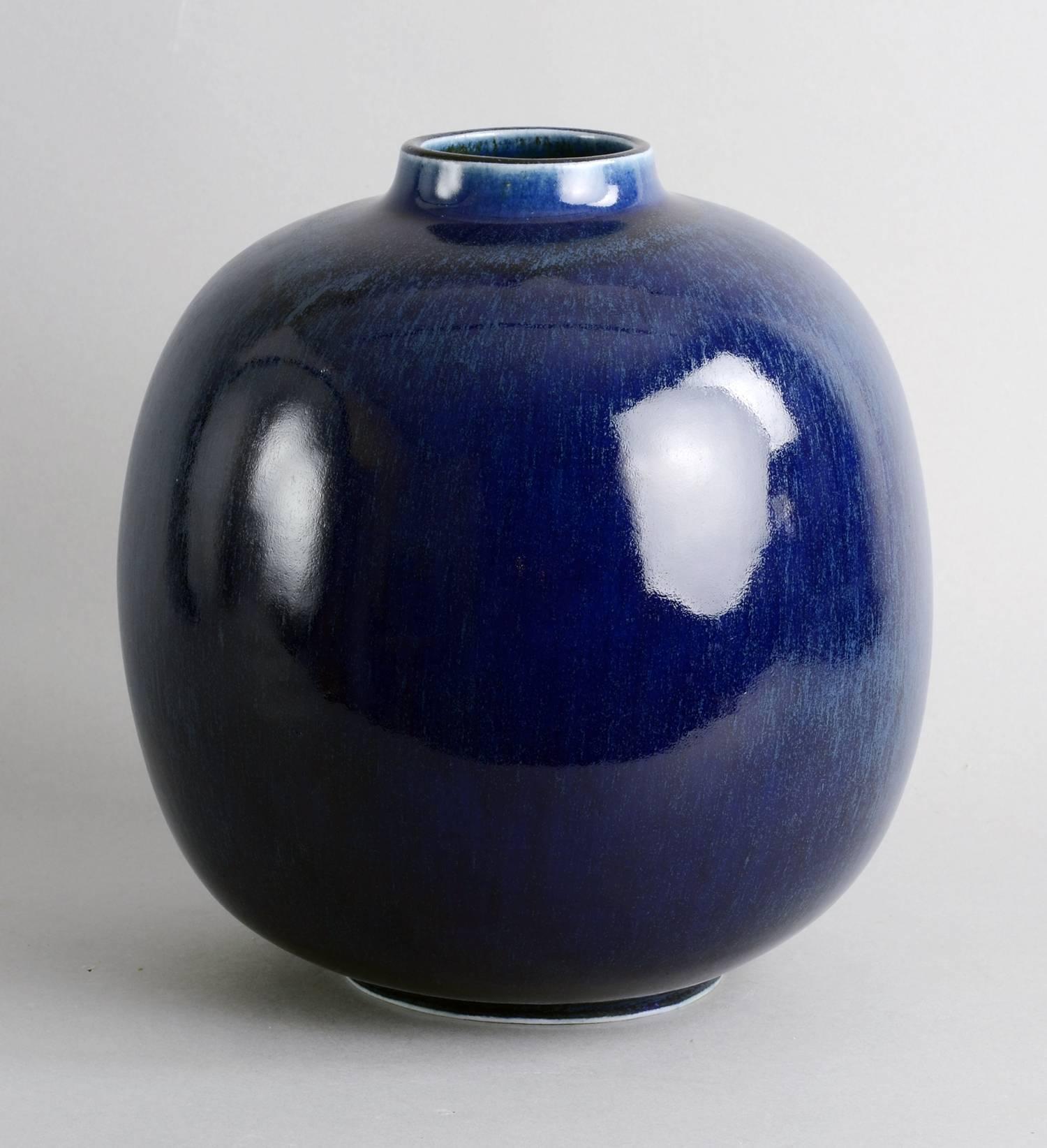 Eva Staehr Nielsen for Saxbo, Denmark.
Large stoneware vase with glossy and matte dark blue haresfur glaze, circa 1940s.
Measures: Height 10 1/2