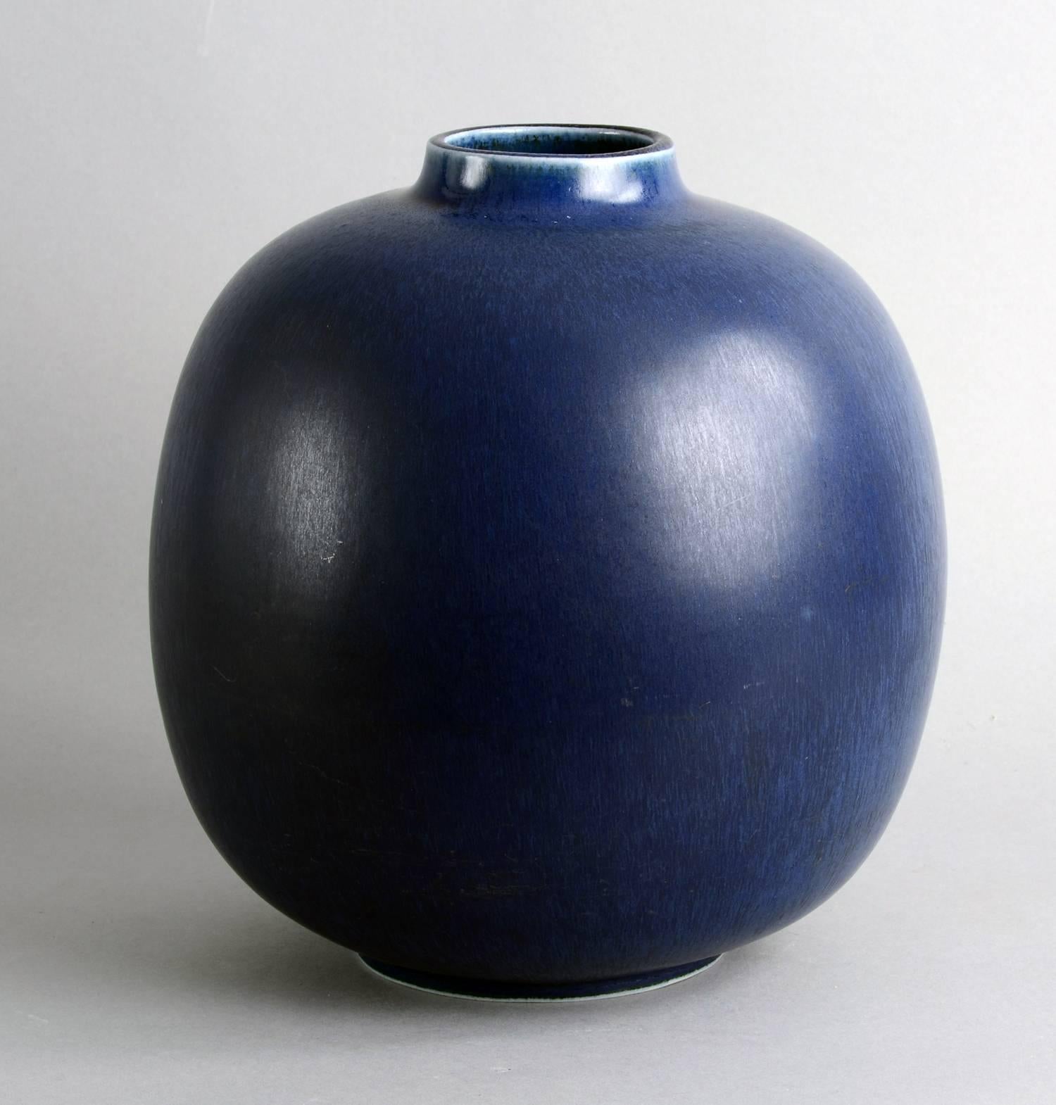 Scandinavian Modern Large Vase with Blue Haresfur Glaze by Eva Staehr Nielsen for Saxbo, 1940s For Sale