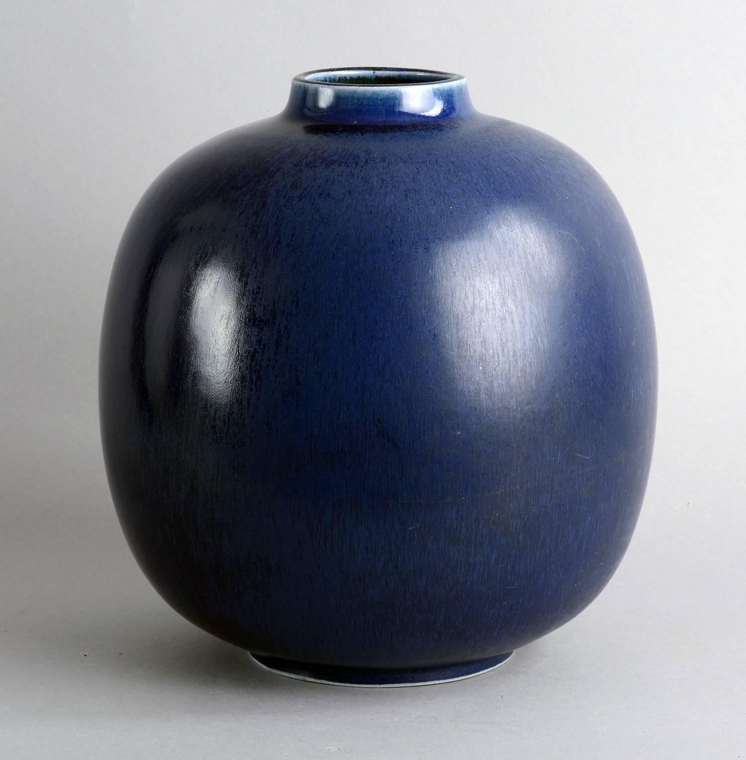 Large Vase with Blue Haresfur Glaze by Eva Staehr Nielsen for Saxbo, 1940s In Excellent Condition For Sale In New York, NY