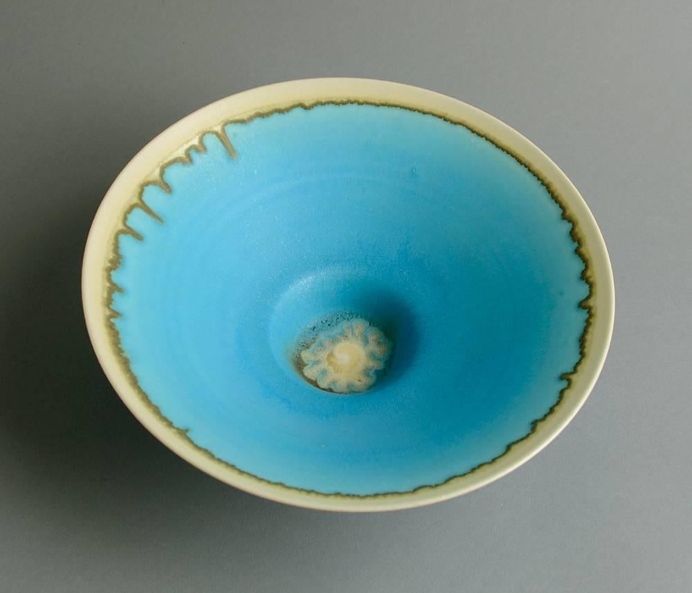 Peter Wills, own studio, UK.
Unique porcelain bowl with matte blue and white glaze, circa 1990-2000.
Measures: Height 3 1/2" (9cm), width 9 1/2" (24cm).
Incised "Wills".
Excellent condition, no chips, cracks or repairs.