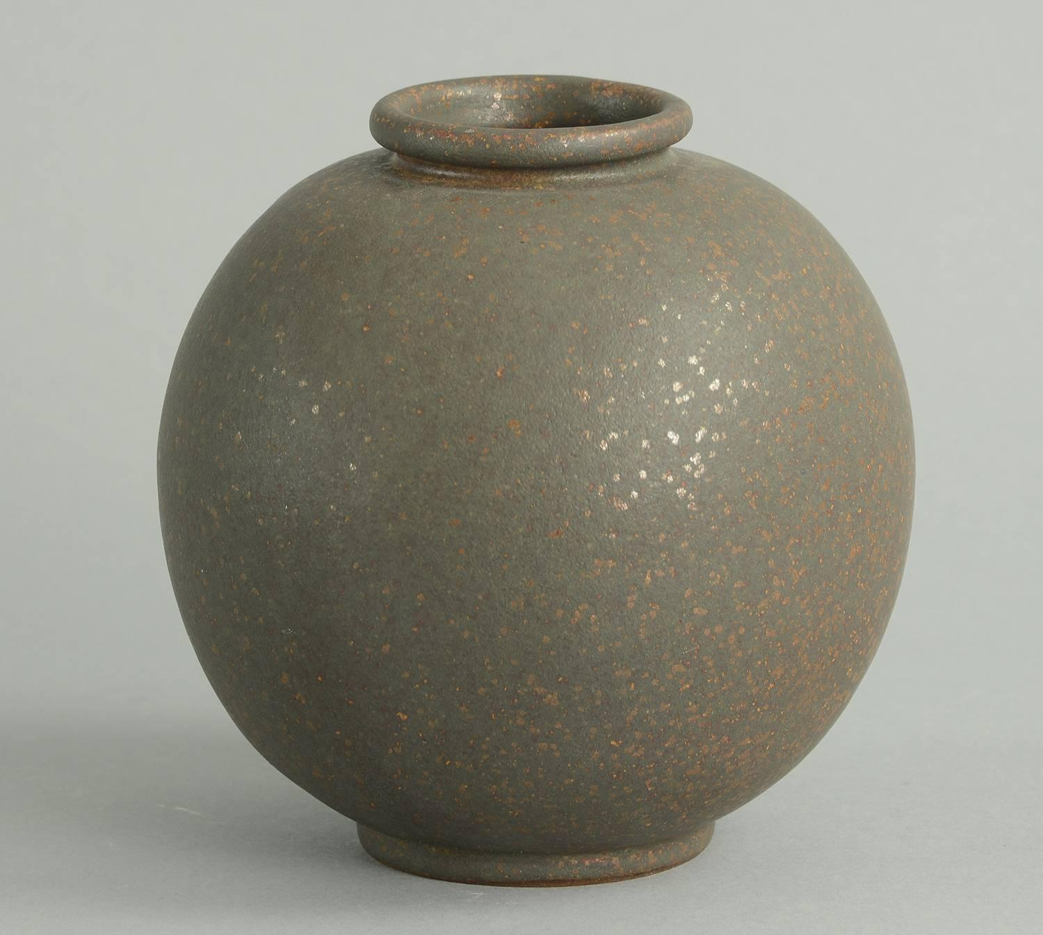 Arne Bang, own studio, Denmark, 1930s 
Stoneware spherical vase with matte brown speckled glaze, circa 1930s.
Painted "AB 12"
Measures: Height 5" (13cm), width 5" (13cm)
Excellent condition, no chips, cracks or repairs.
 