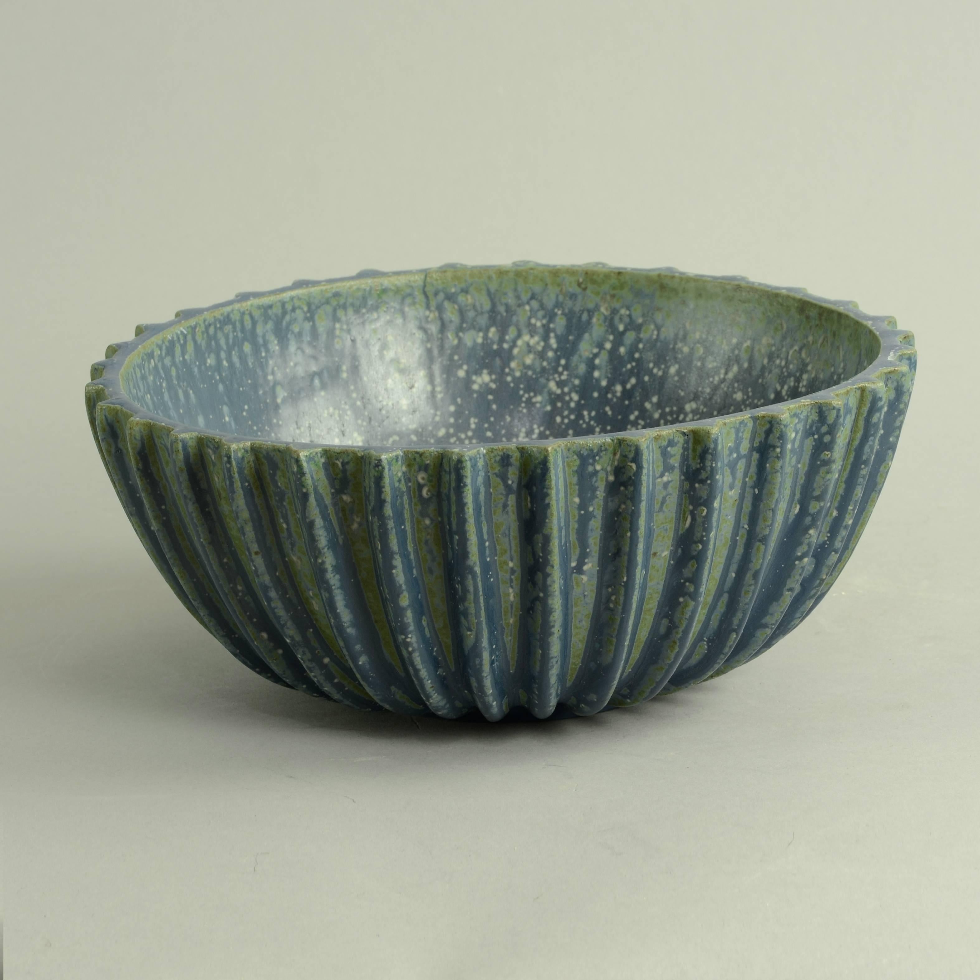 Mid-20th Century Large Ribbed Bowl with Blue Glaze by Arne Bang, Own Studio, Denmark For Sale