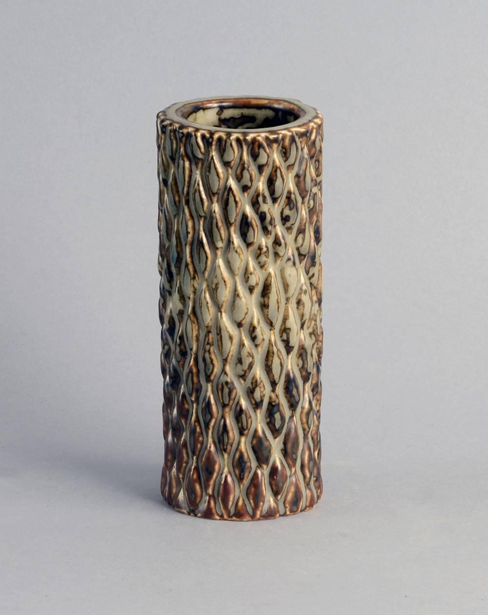 Axel Salto for Royal Copenhagen, Denmark

Stoneware cylindrical budding vase with Sung glaze in brown and cream, 1970s.
Mreasures: height 7
