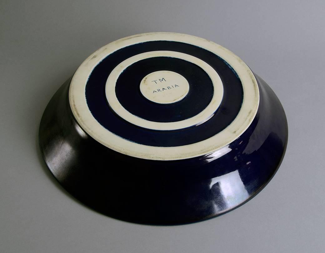 Toini Muona for Arabia, Finland, large stoneware dish with glossy blue glaze and leaf decoration.

