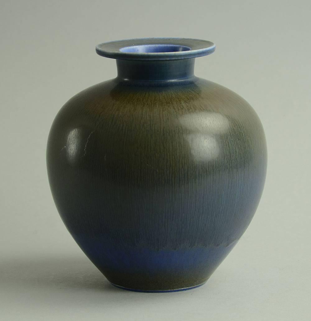 Berndt Friberg for Gustavsberg, Sweden

Unique stoneware vase with dark brown and dark blue semi-gloss haresfur glaze, 1962.
Height 7 1/4