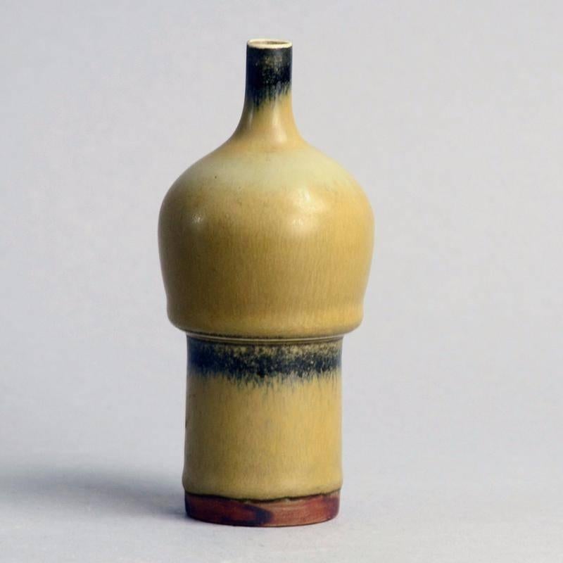 Carl Harry Stålhane for Rörstrand, Sweden, 1940s

Unique stoneware vase with semi-matte yellow ochre and charcoal haresfur glaze.
Measures: Height 5