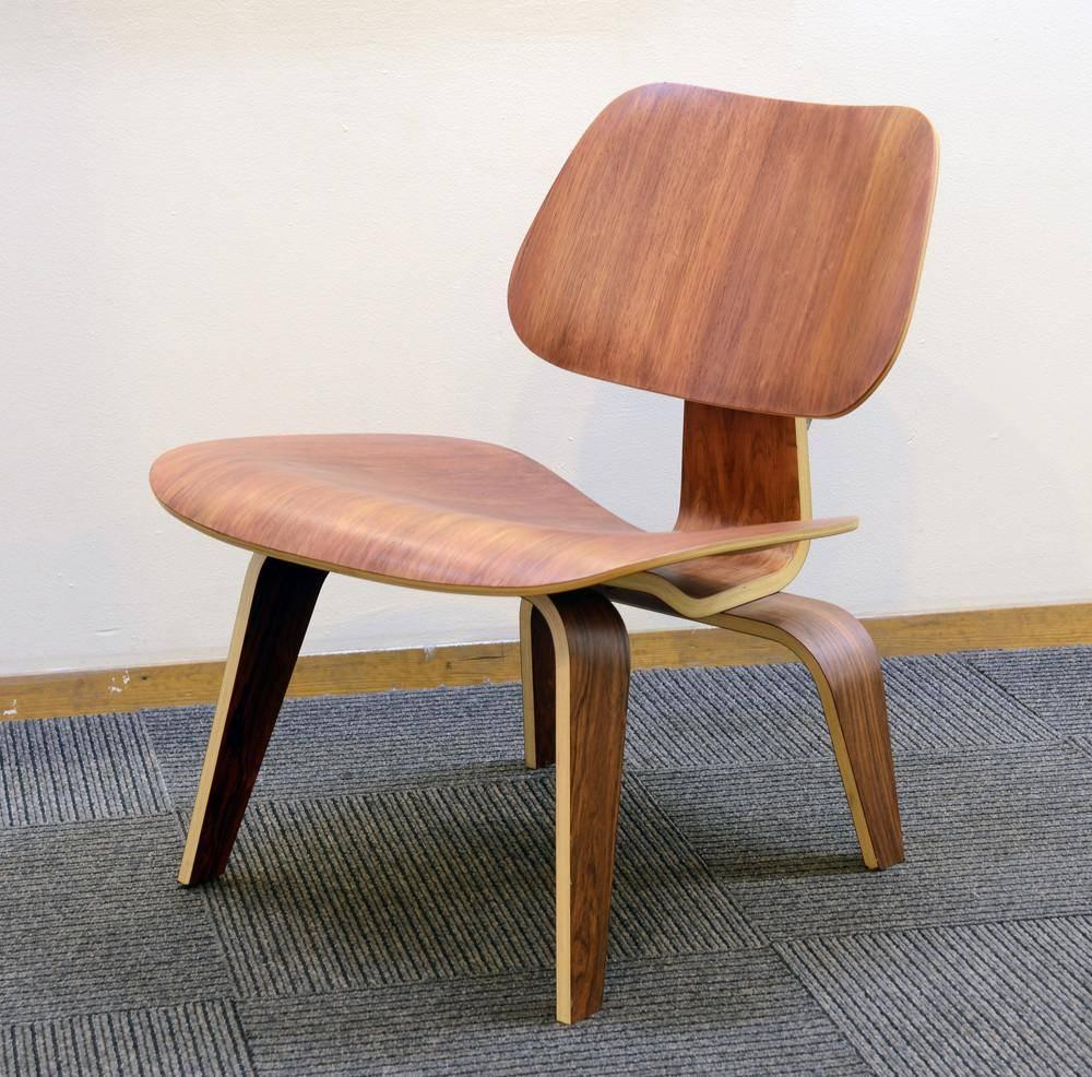 Mid-Century Modern LCW Lounge Chair in Bent Plywood by Charles and Ray Eames for Herman Miller, US For Sale