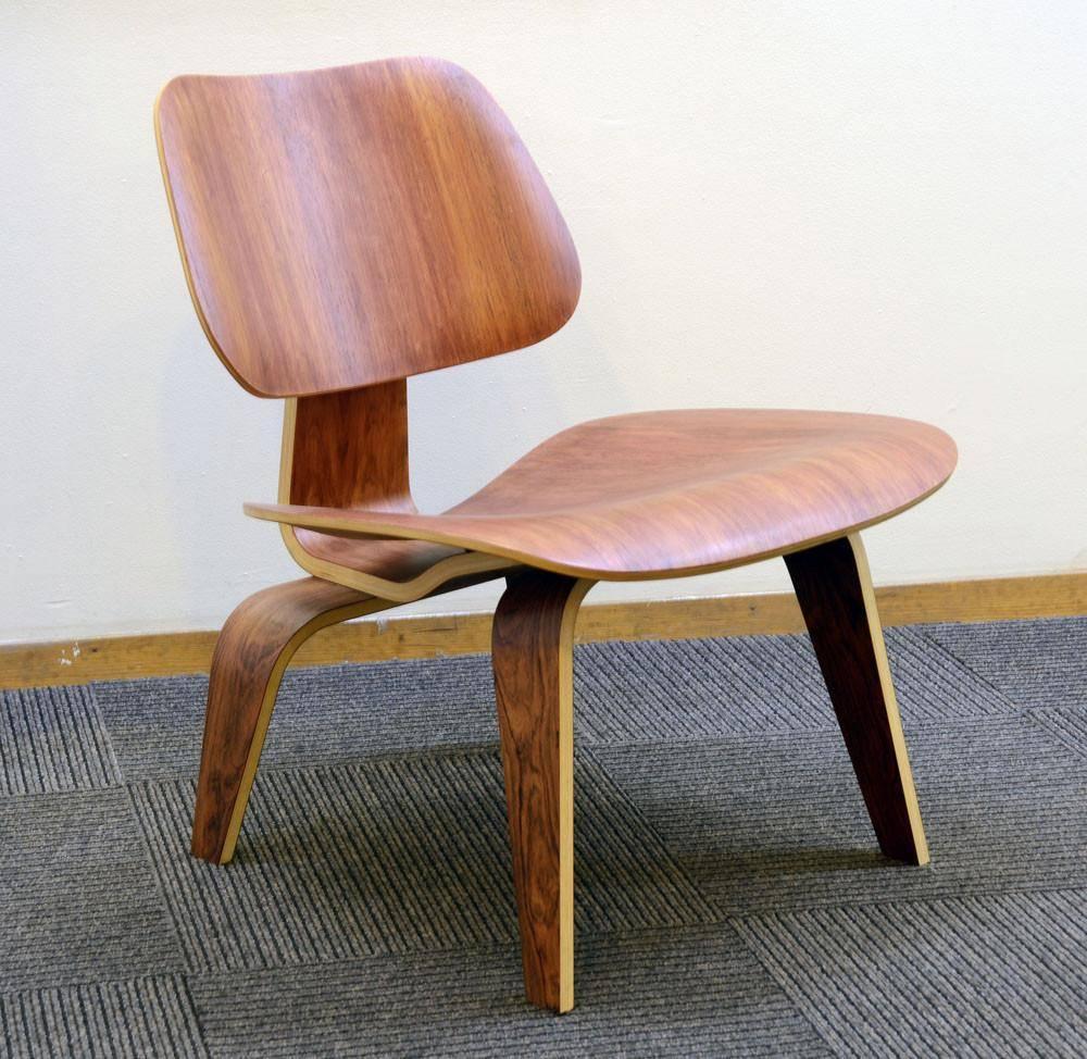 American LCW Lounge Chair in Bent Plywood by Charles and Ray Eames for Herman Miller, US For Sale