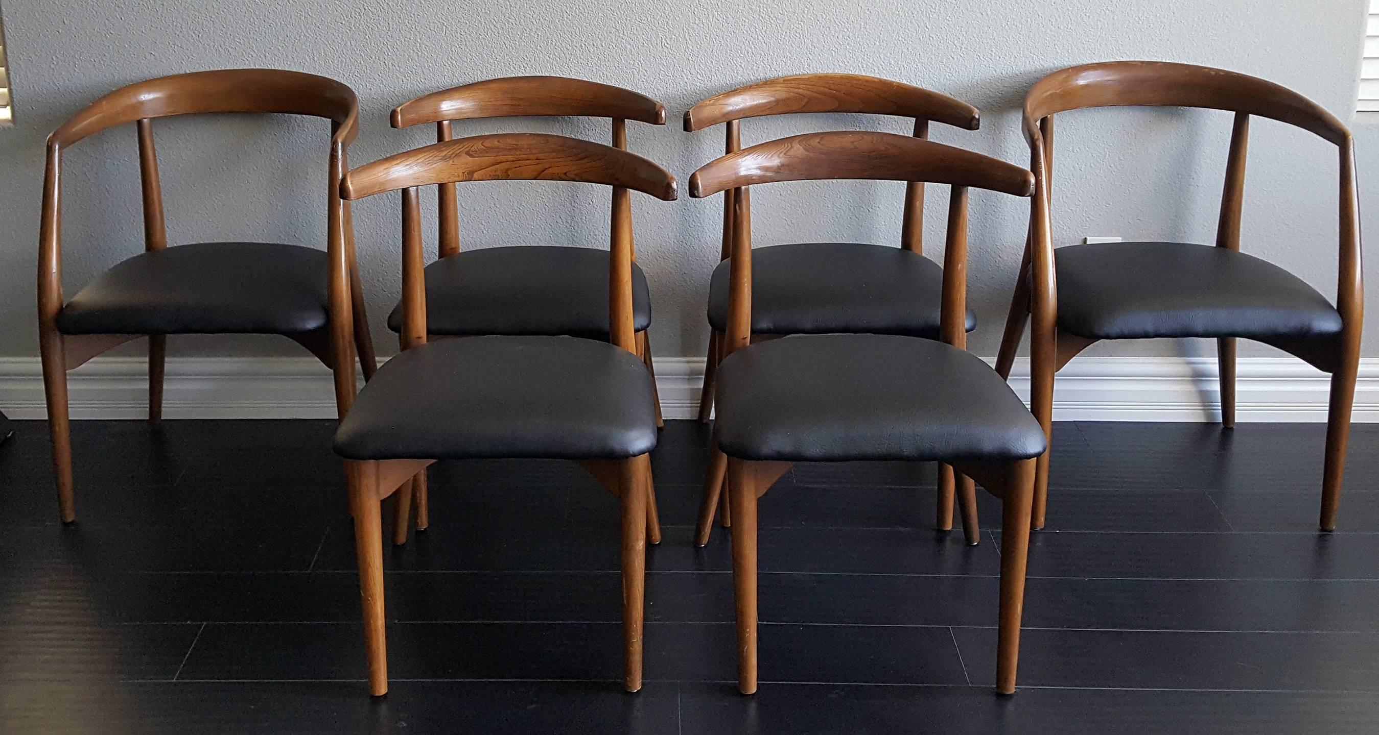 A stunning set of six Lawrence Peabody sculptural dining chairs for Richardson Nemschoff, manufactured by Richardson Brothers, with original tags. The chairs are upholstered in a black vinyl and the walnut frames have a stunning patina or weathered