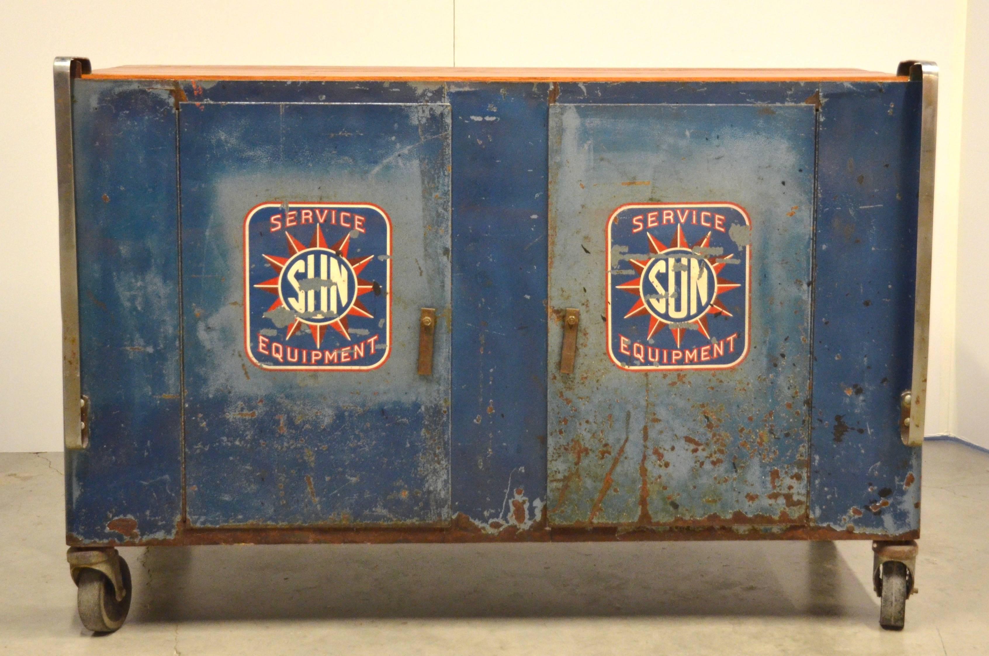 Sun Automotive equipment represents a great American company’s commitment to quality, customer service, and exceptional value. These old cabinets are built like tanks and are sought after by collectors. On wheels, the casters are heavy duty - just