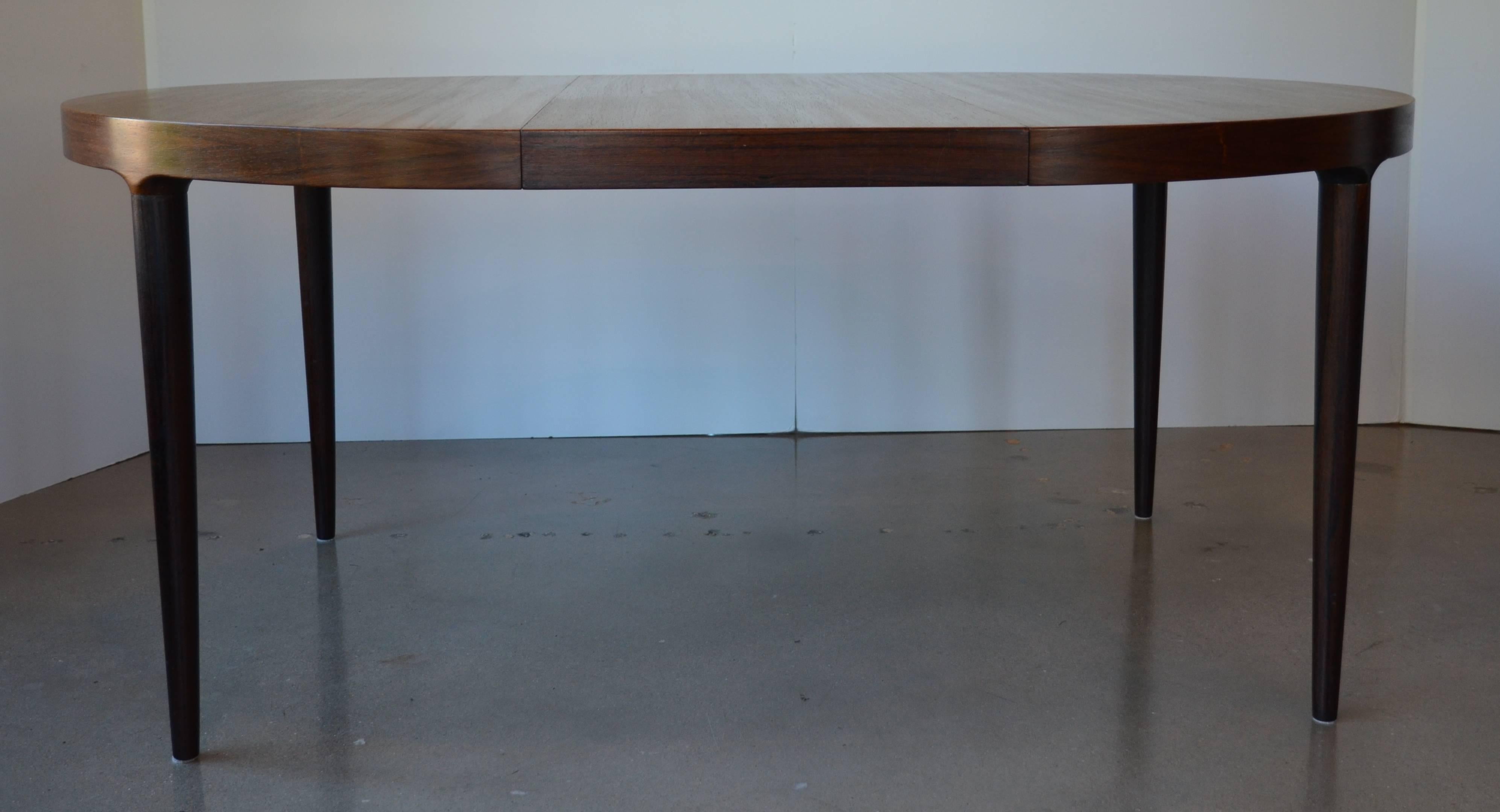 Mid-Century Modern Mid-Century Round or Oval Rosewood Dining Table with Leaves