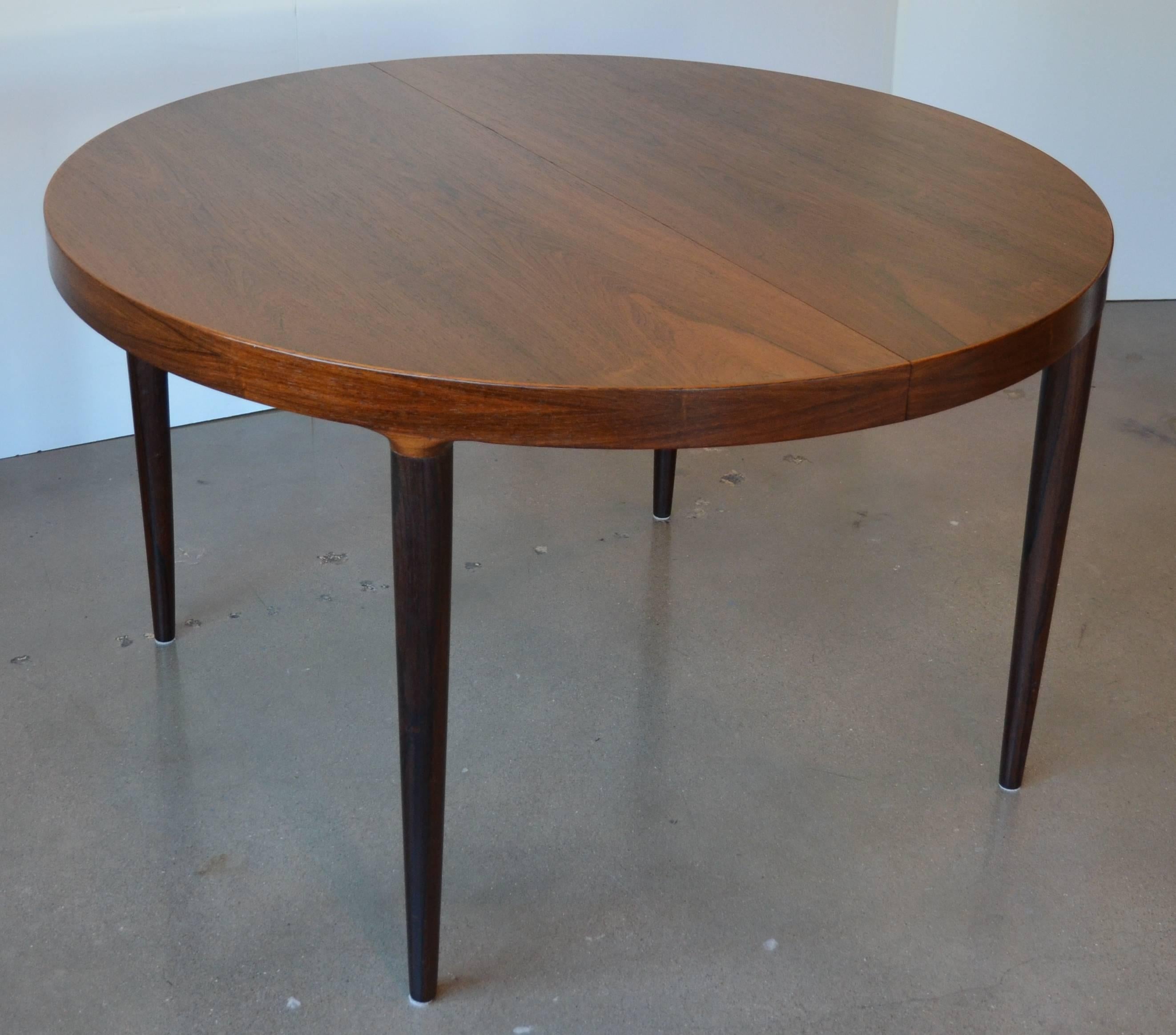 Mid-Century Round or Oval Rosewood Dining Table with Leaves 1