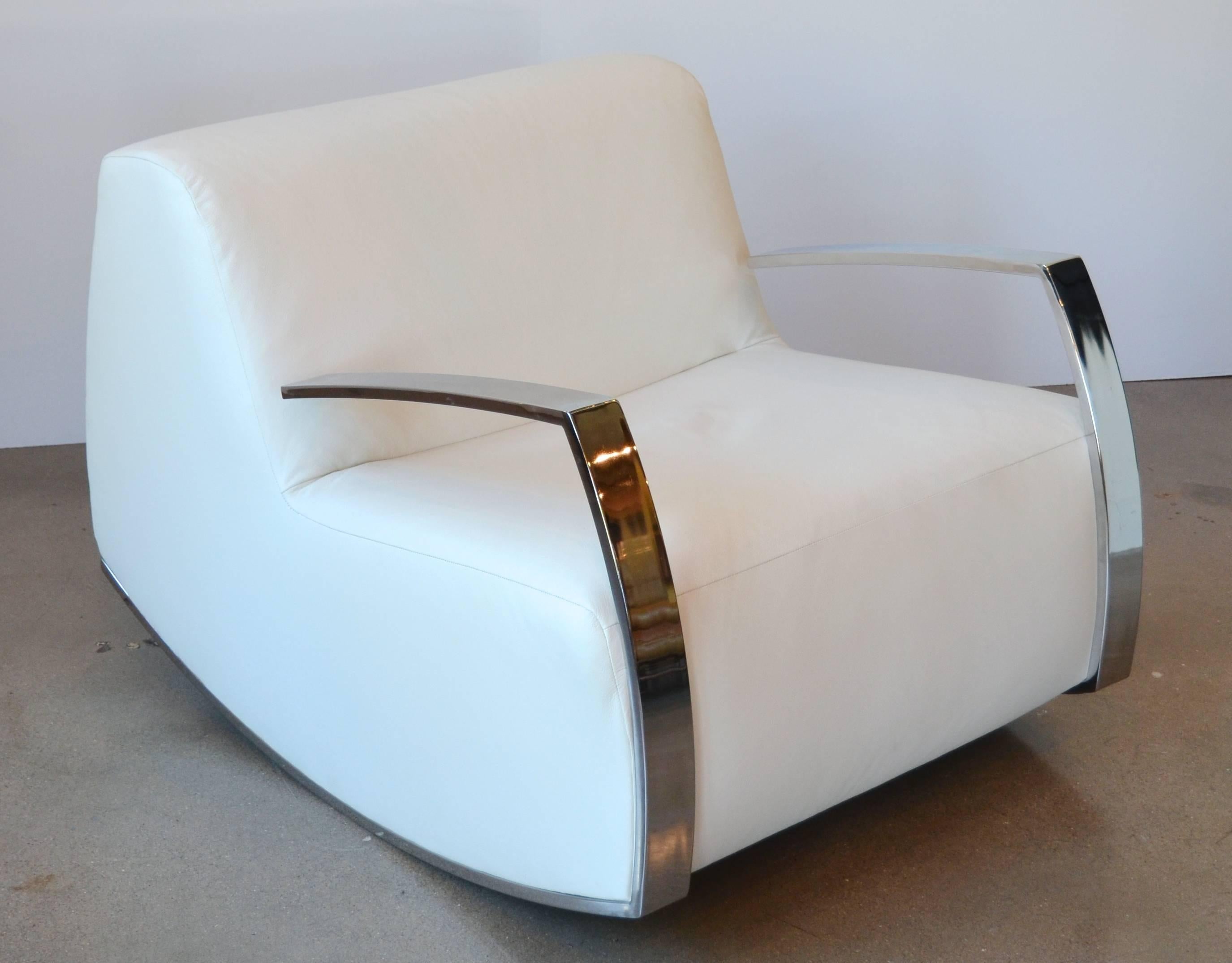 Newly reupholstered rocking chair in white leather with original chrome base and arms. Wide and comfortable seat.