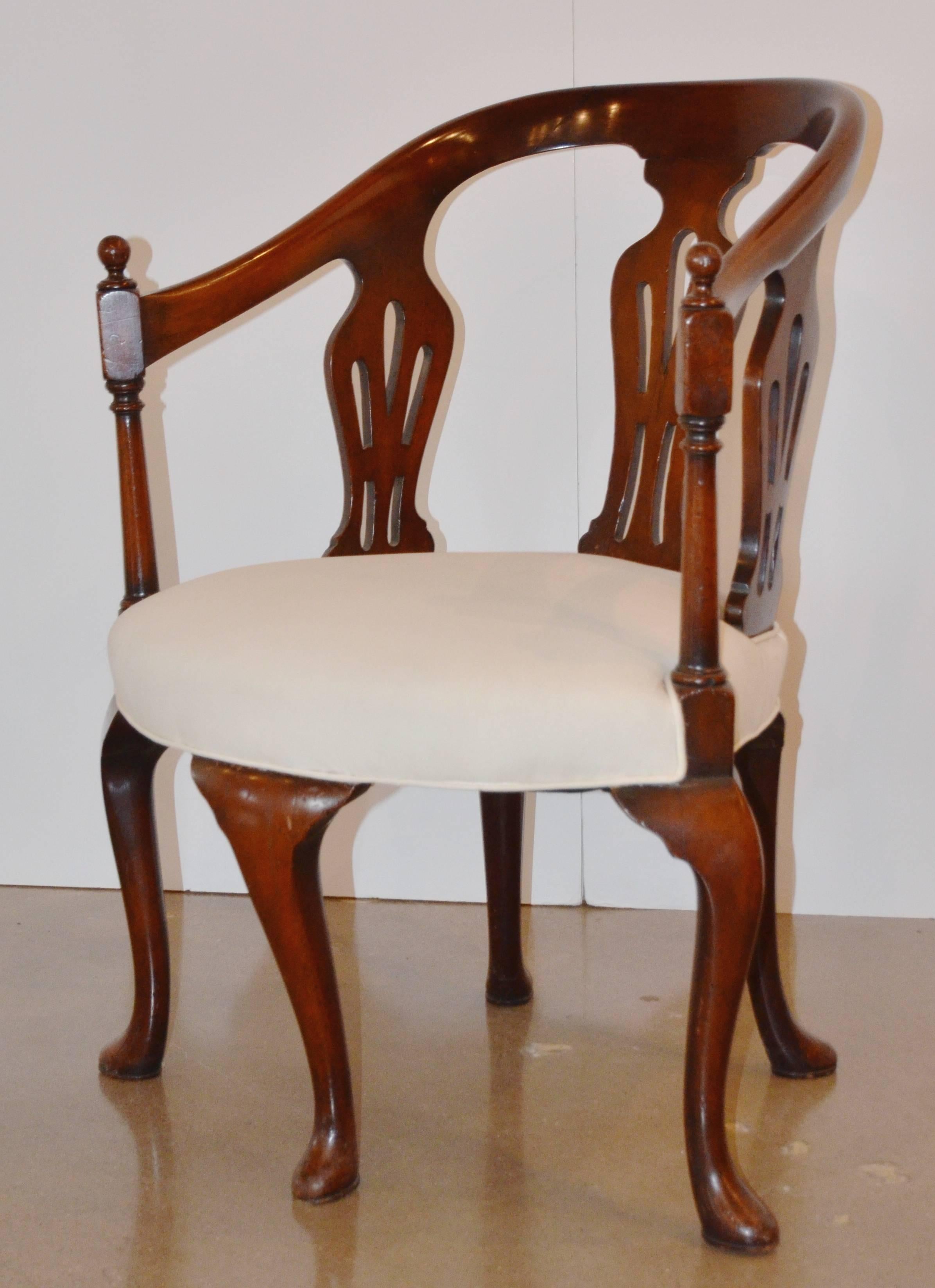 chair with 5 legs