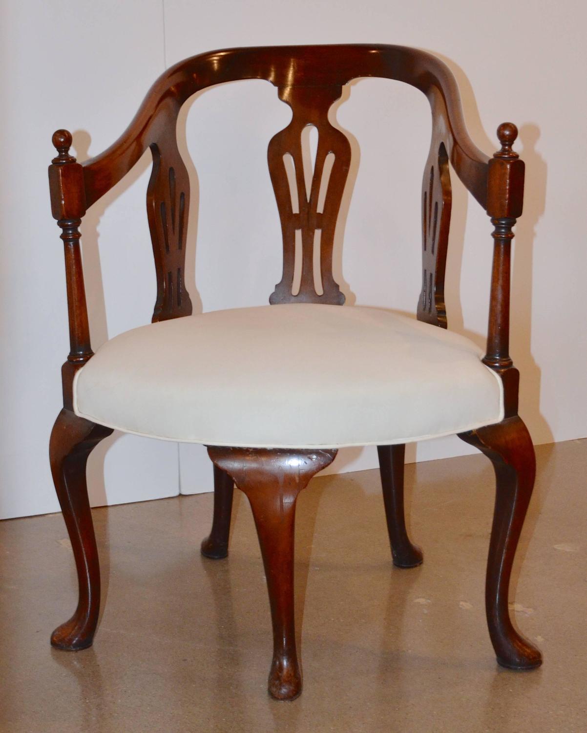 Queen Anne 5Legged Chair, 18th Century For Sale at 1stdibs