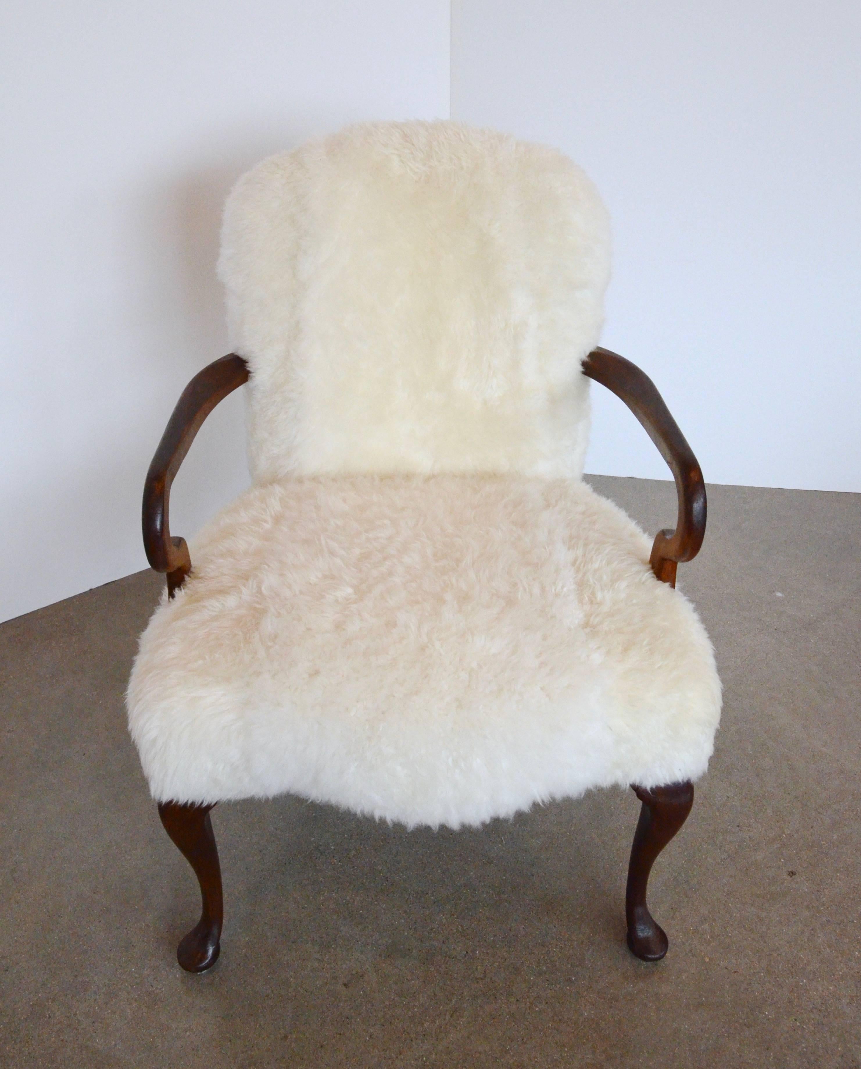 Sheepskin Armchair with Queen Anne Legs 5