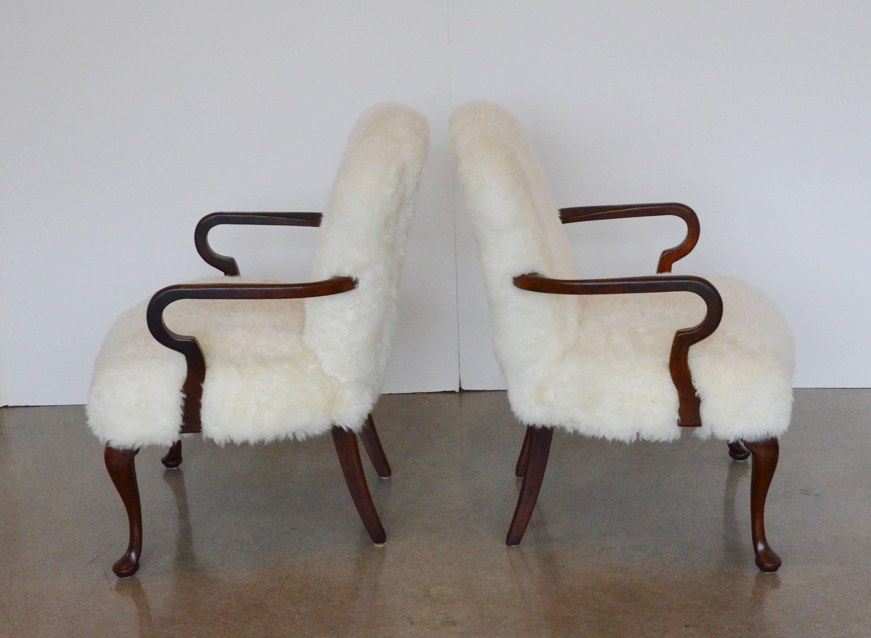 Sheepskin Armchair with Queen Anne Legs 3