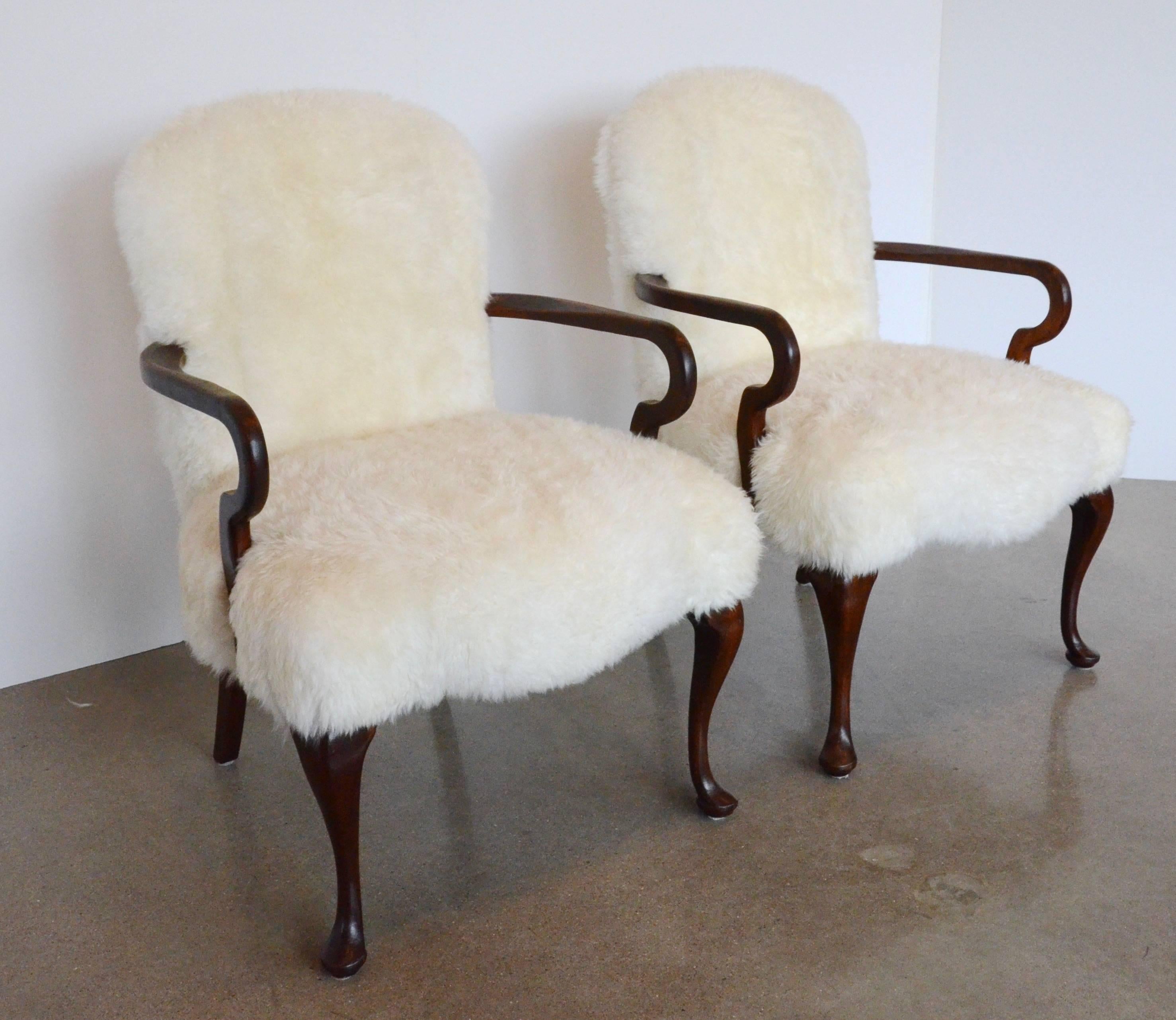 Sheepskin Armchair with Queen Anne Legs 2