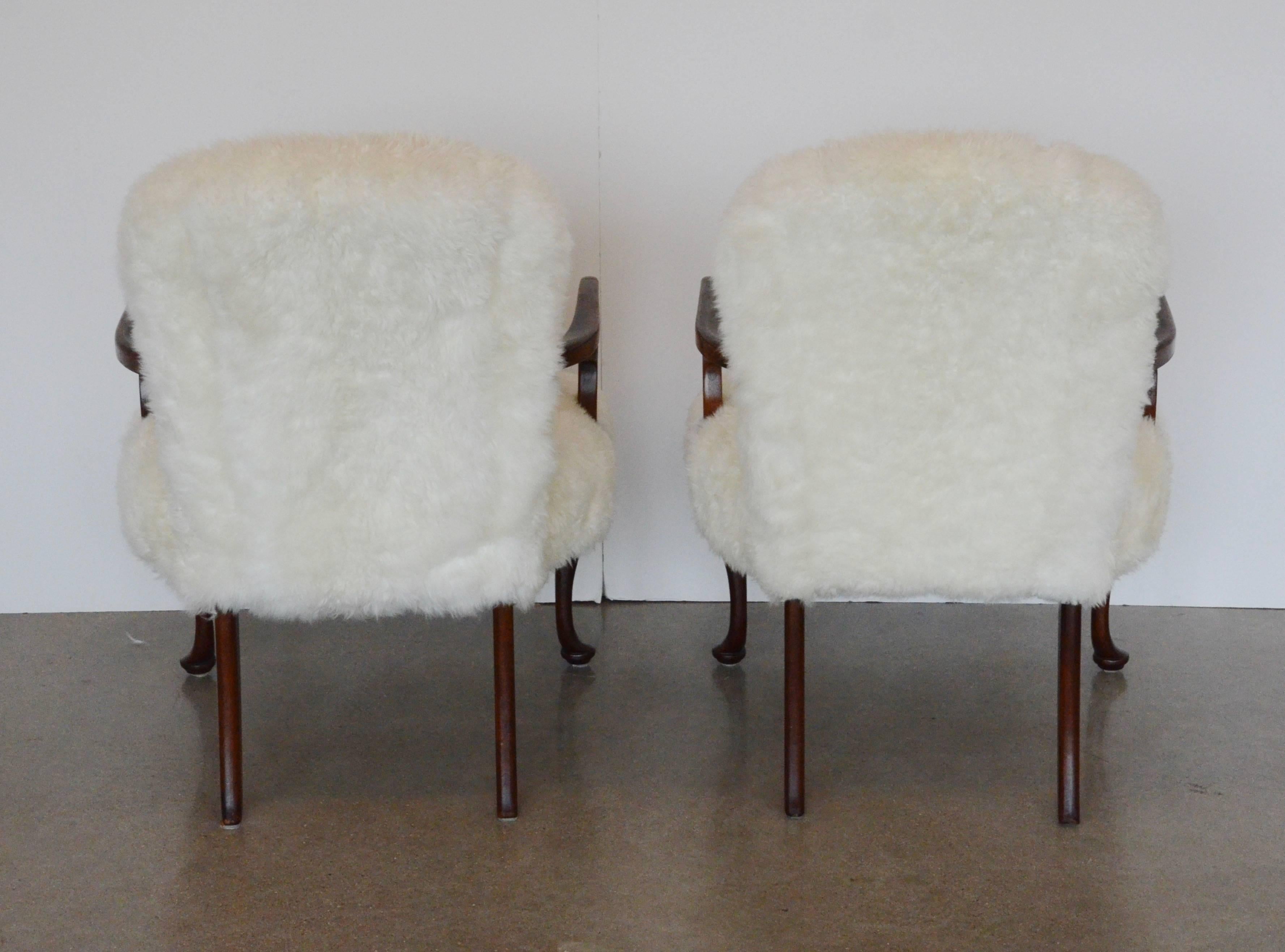 Sheepskin Armchair with Queen Anne Legs 4