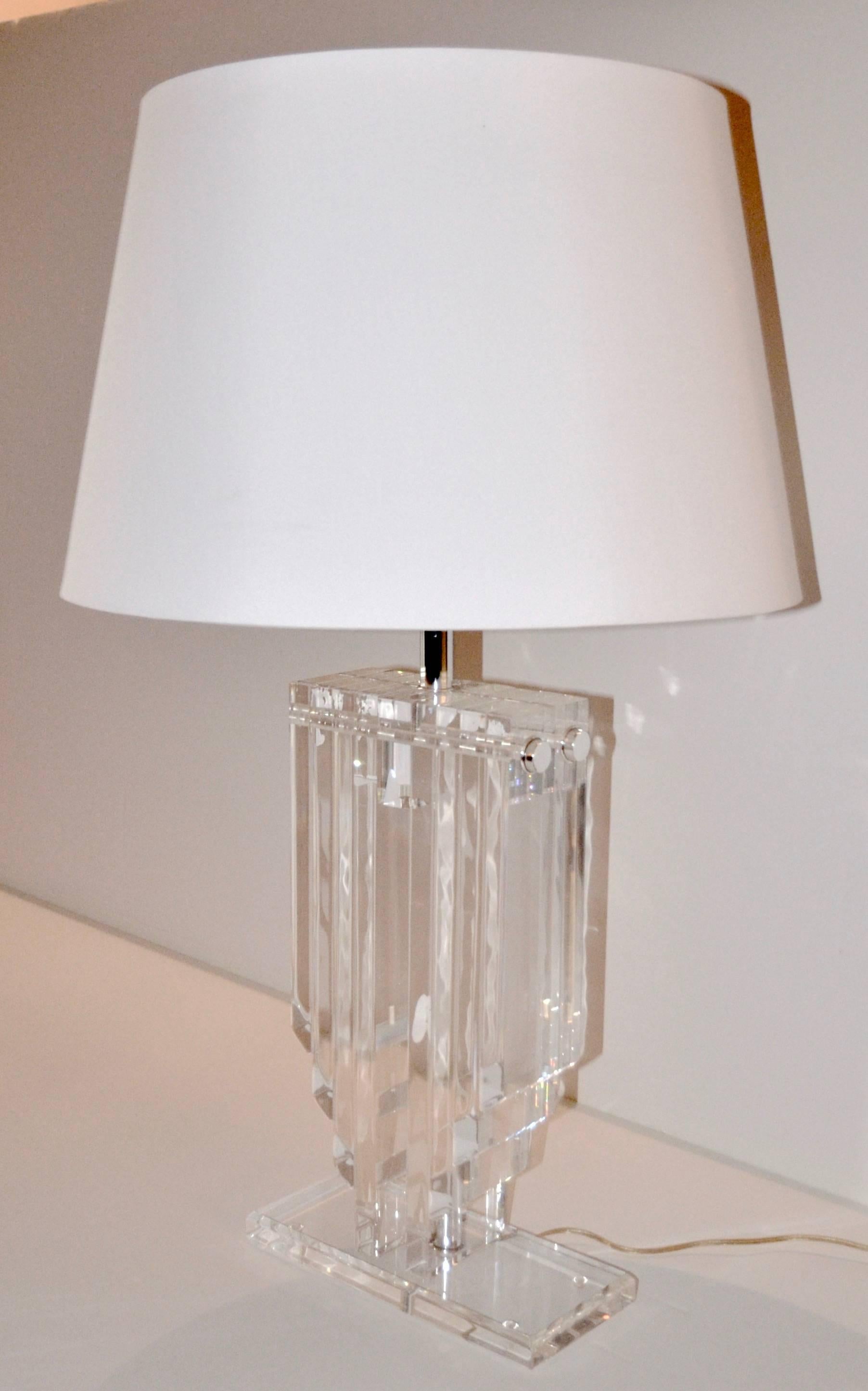 Karl Springer Style Skyscraper Lucite Table Lamp In Excellent Condition In Austin, TX