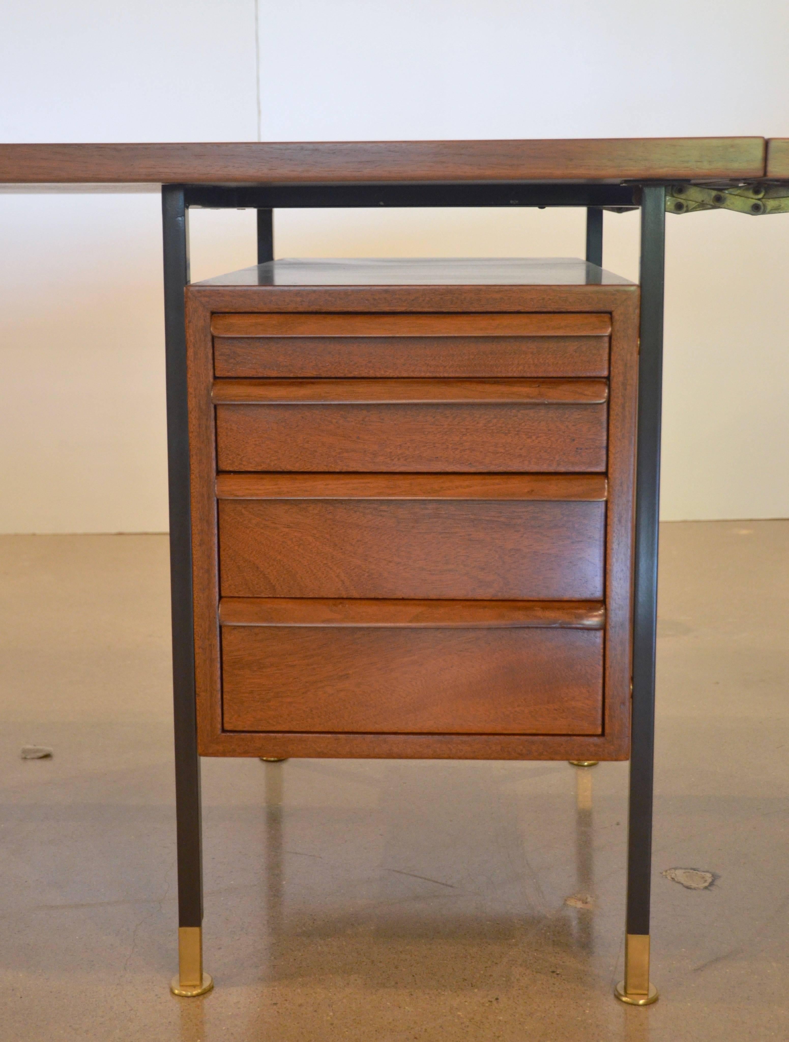 Expandable Desk by Edward J. Wormley for Dunbar In Excellent Condition In Austin, TX