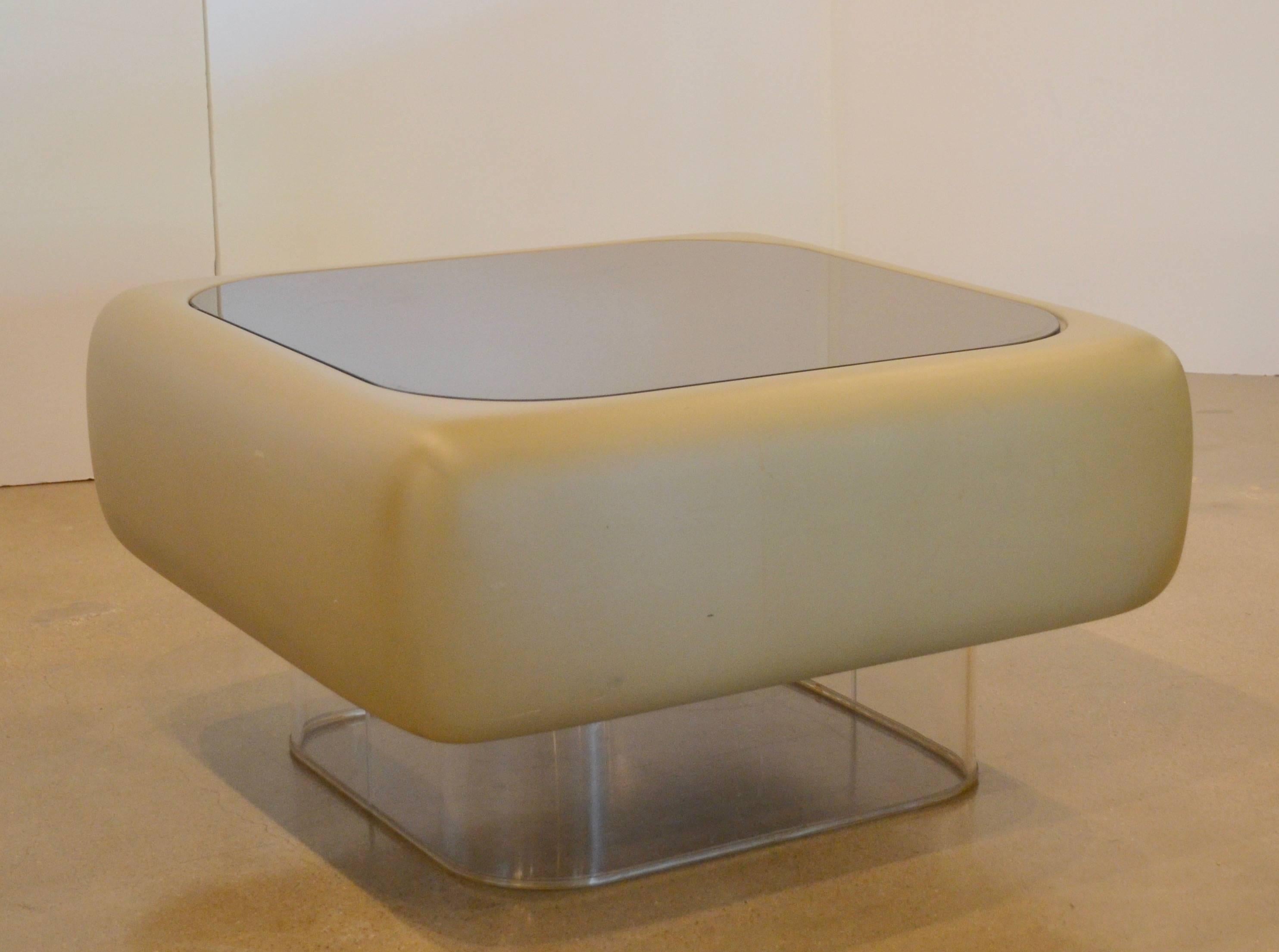 William Andrus Sofas and Table Set of Lucite, Leather and Fiberglass, 1970s 3