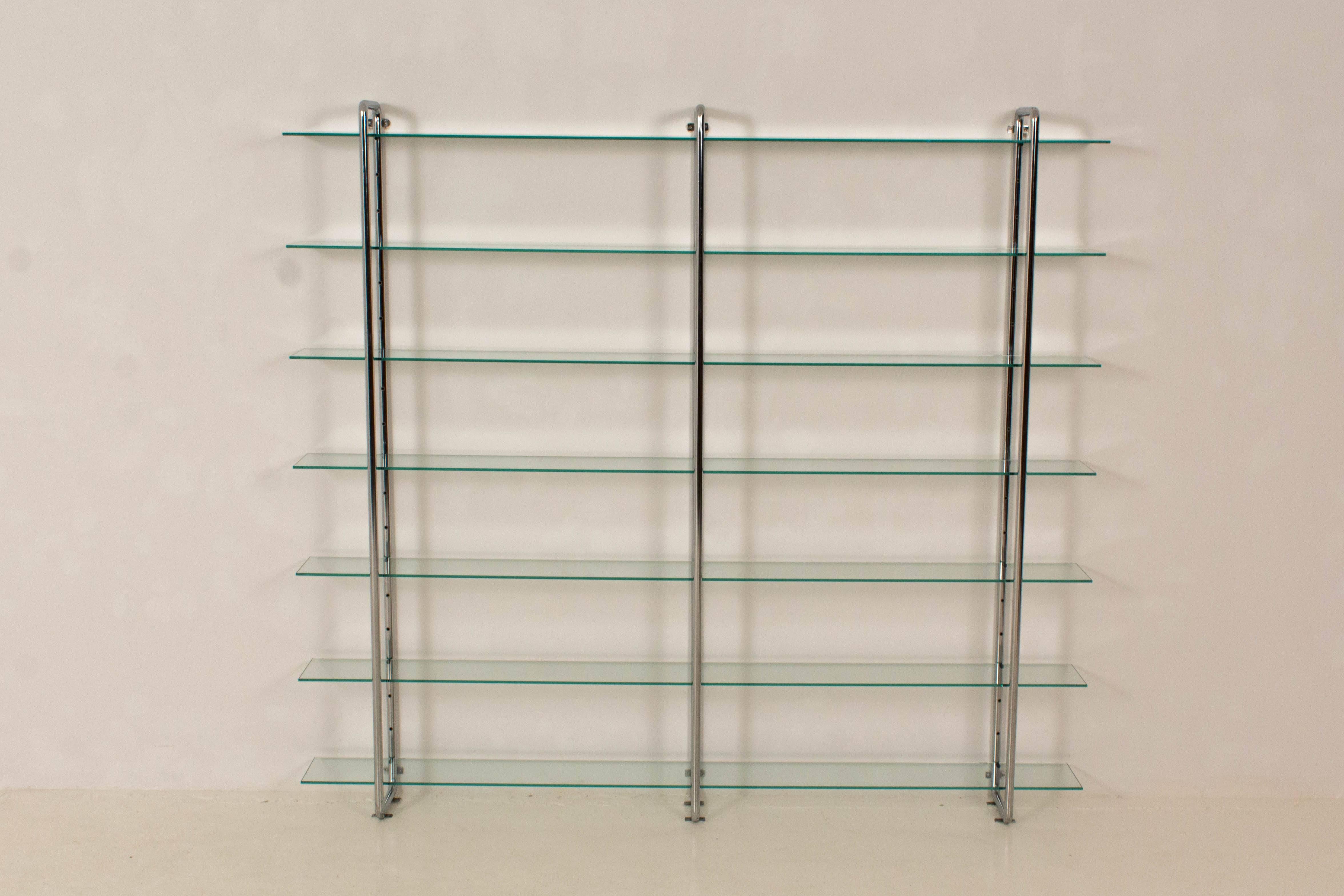 Impressive and rare Art Deco shelving unit, 1930s.
Original chrome tubular steel stands with seven glass shelves.
Shelving units like this are hard to find.
In good condition with minor wear consistent with age and use,
preserving a beautiful