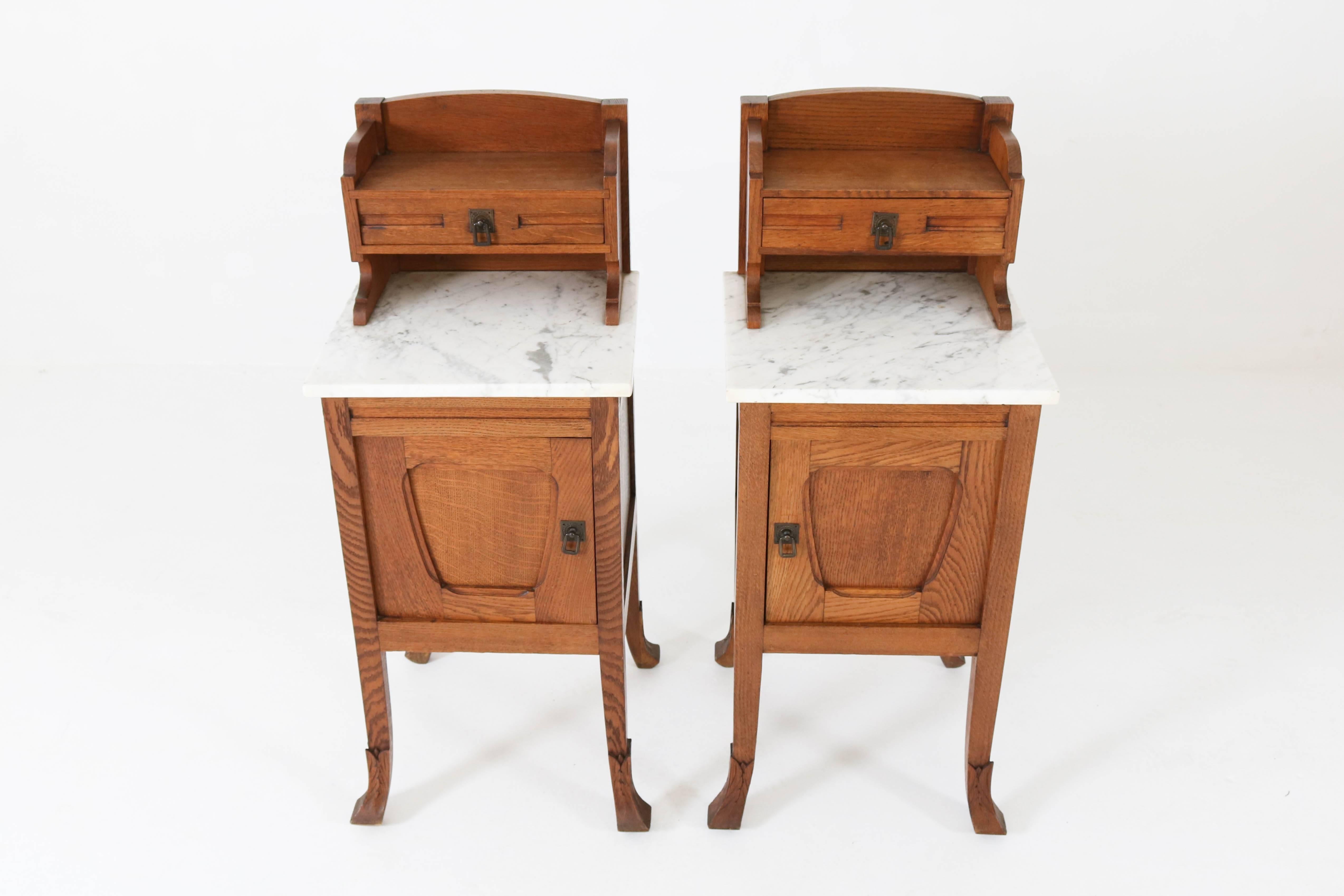 Pair of Oak Dutch Art Nouveau Nightstands, 1900s In Good Condition In Amsterdam, NL