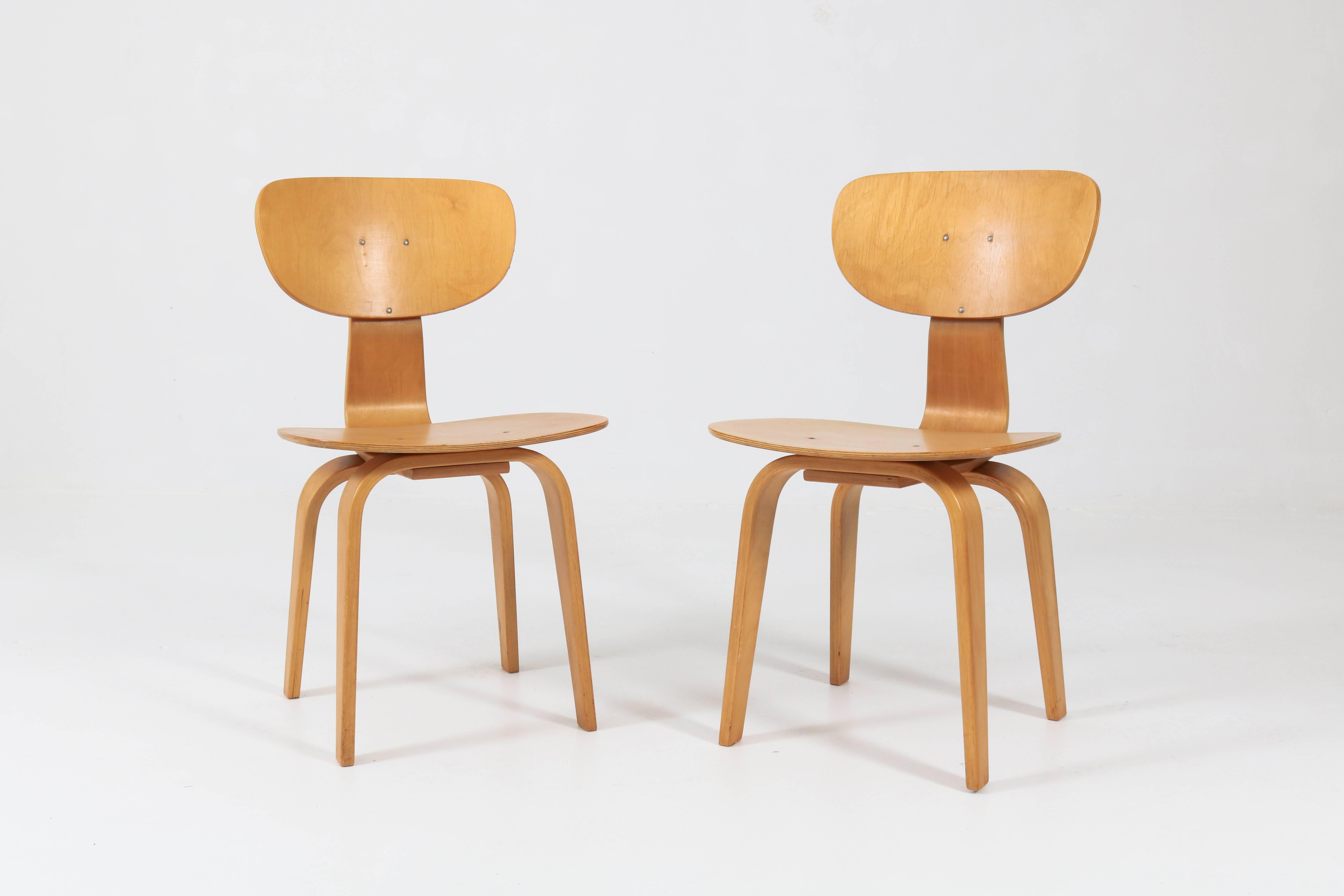 Pair of Mid-Century Modern SB02 Combex series chairs by Cees Braakman for Pastoe, 1950s
Birch and plywood.
In very condition with minor wear consistent with age and use,
preserving a beautiful patina.
   