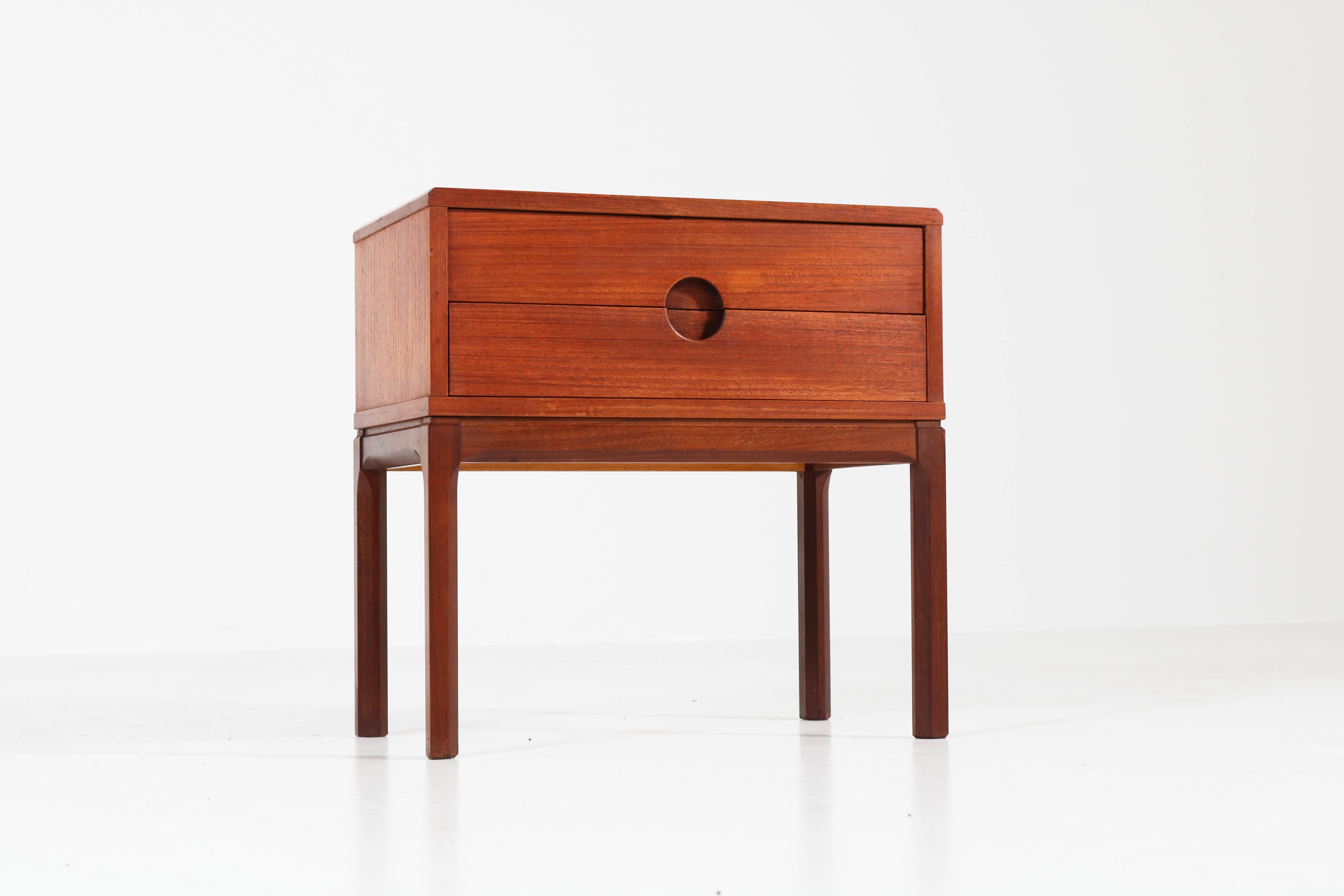 Pair of Teak Mid-Century Modern Bedside Tables No 384 by Aksel Kjersgaard, 1950s (Dänisch)