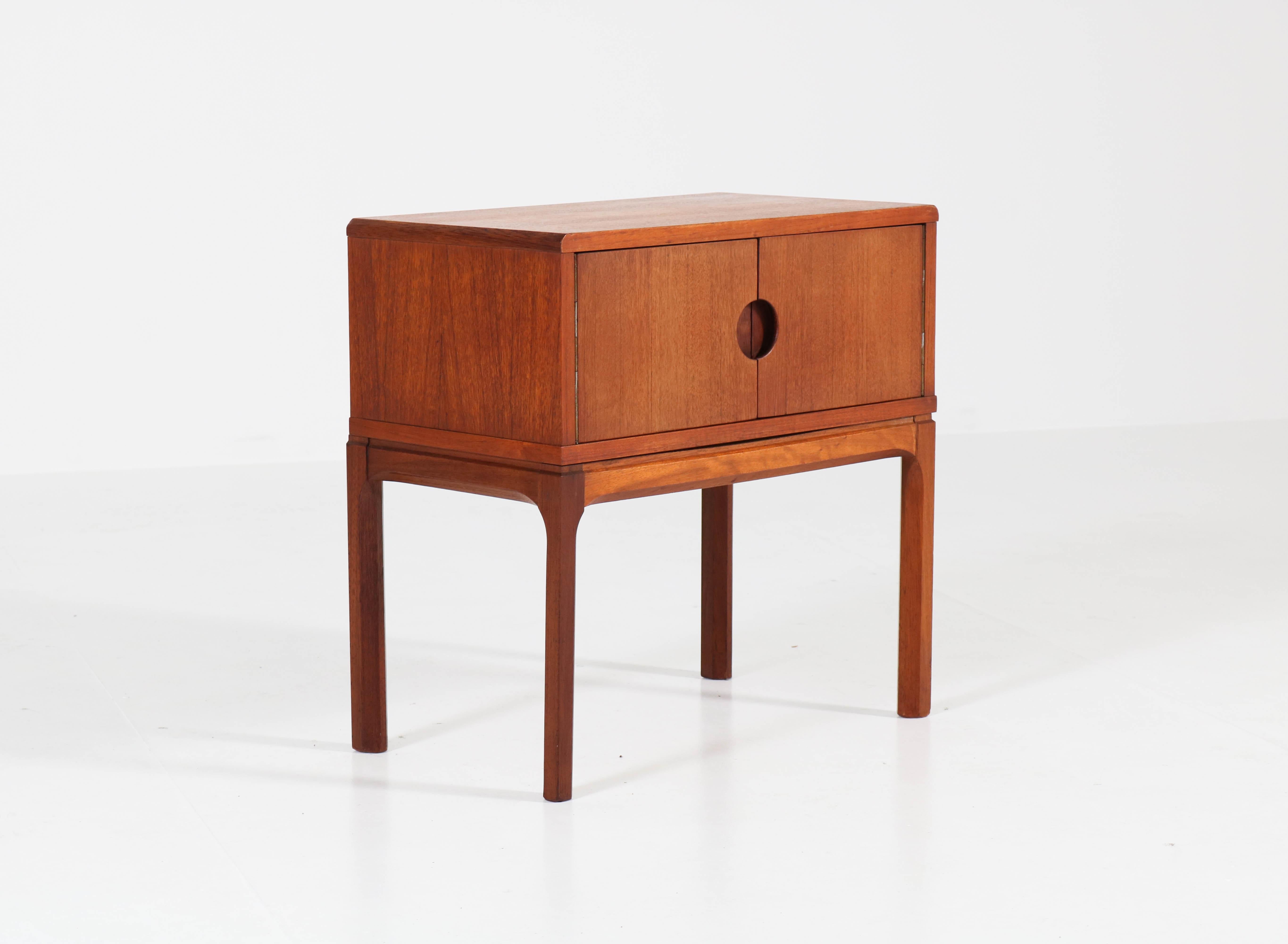 Pair of Teak Mid-Century Modern Bedside Tables No 384 by Aksel Kjersgaard, 1950s 1