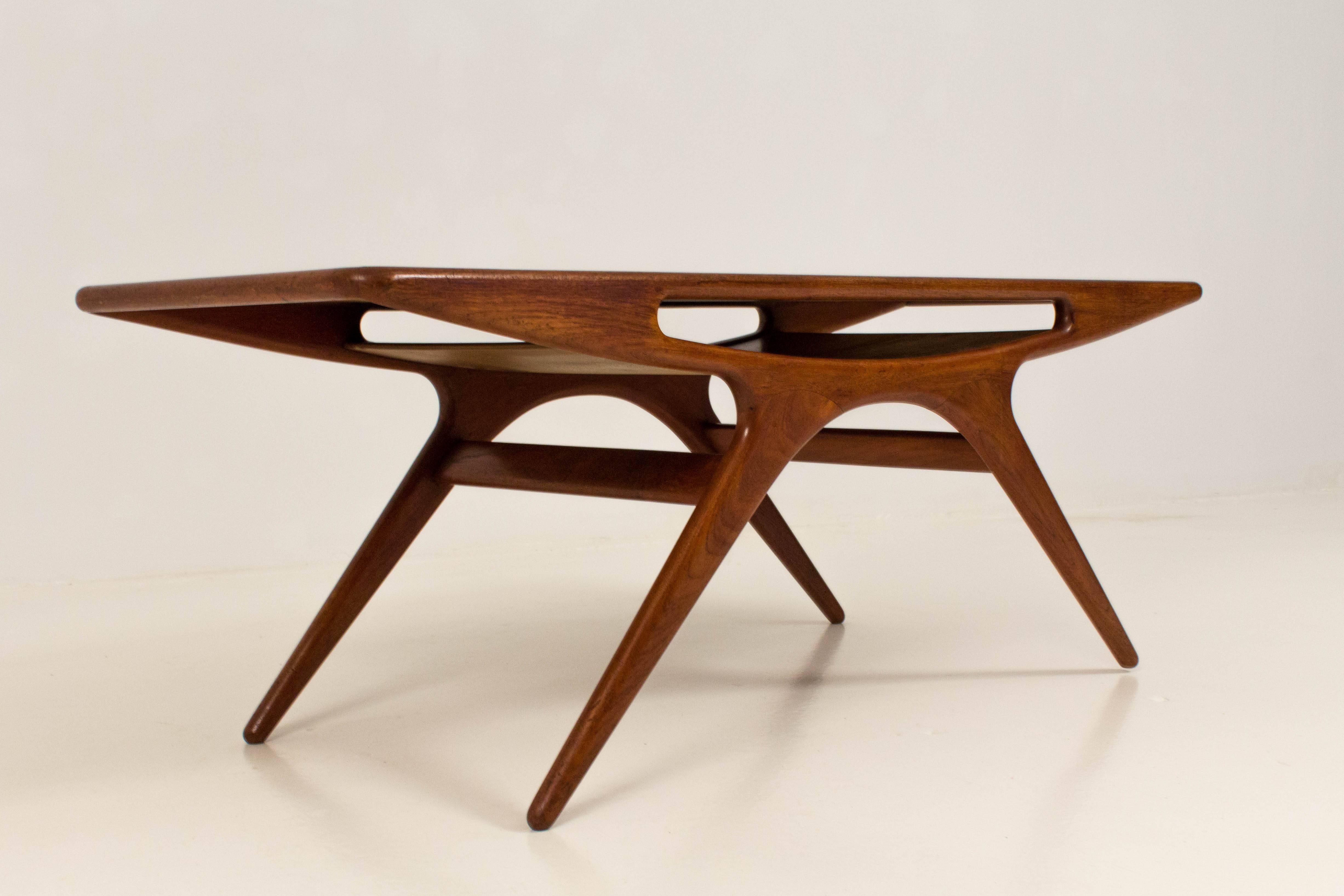 Iconic Smile Coffee Table by Johannes Andersen for CFC Silkeborg, 1957 In Good Condition In Amsterdam, NL
