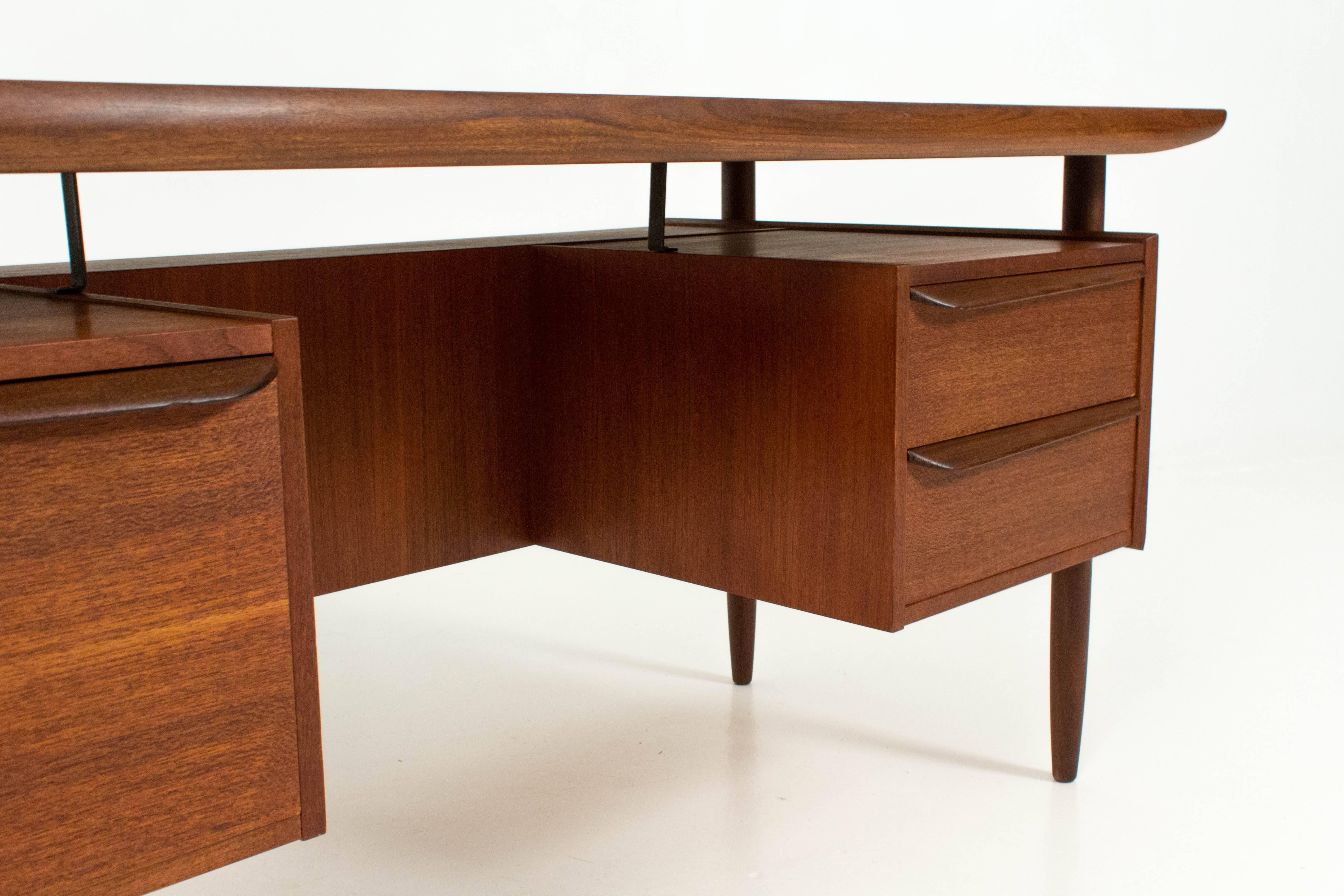 Mid-Century Modern Floating Top Desk by Tijsseling for Hulmefa, 1960s In Good Condition In Amsterdam, NL