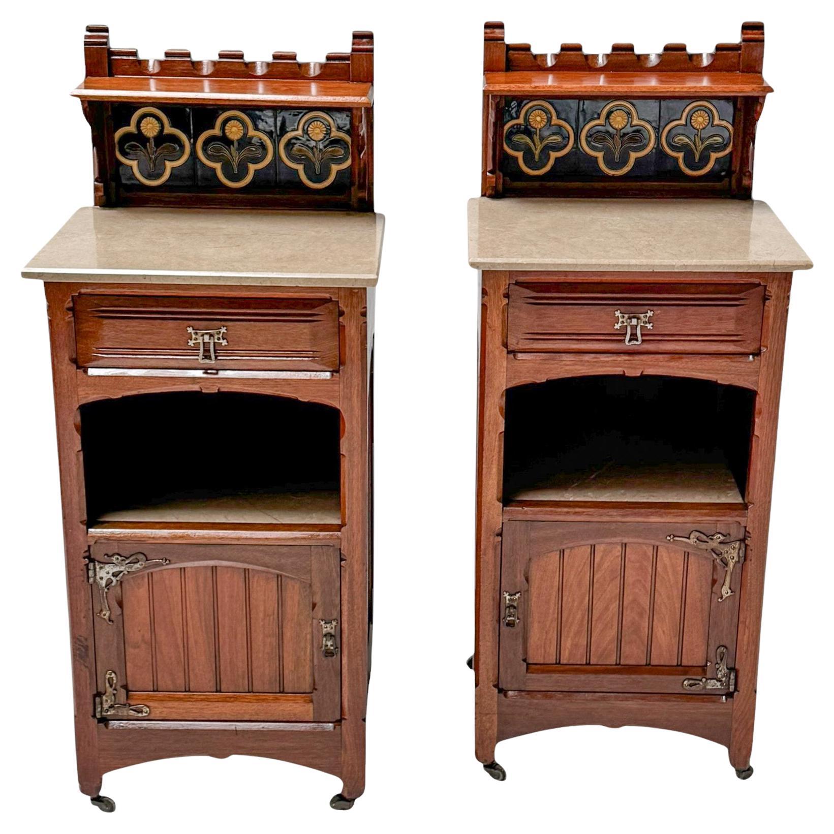 Deux tables de nuit Arts & Crafts par Gustave Serrurier-Bovy, années 1900 en vente