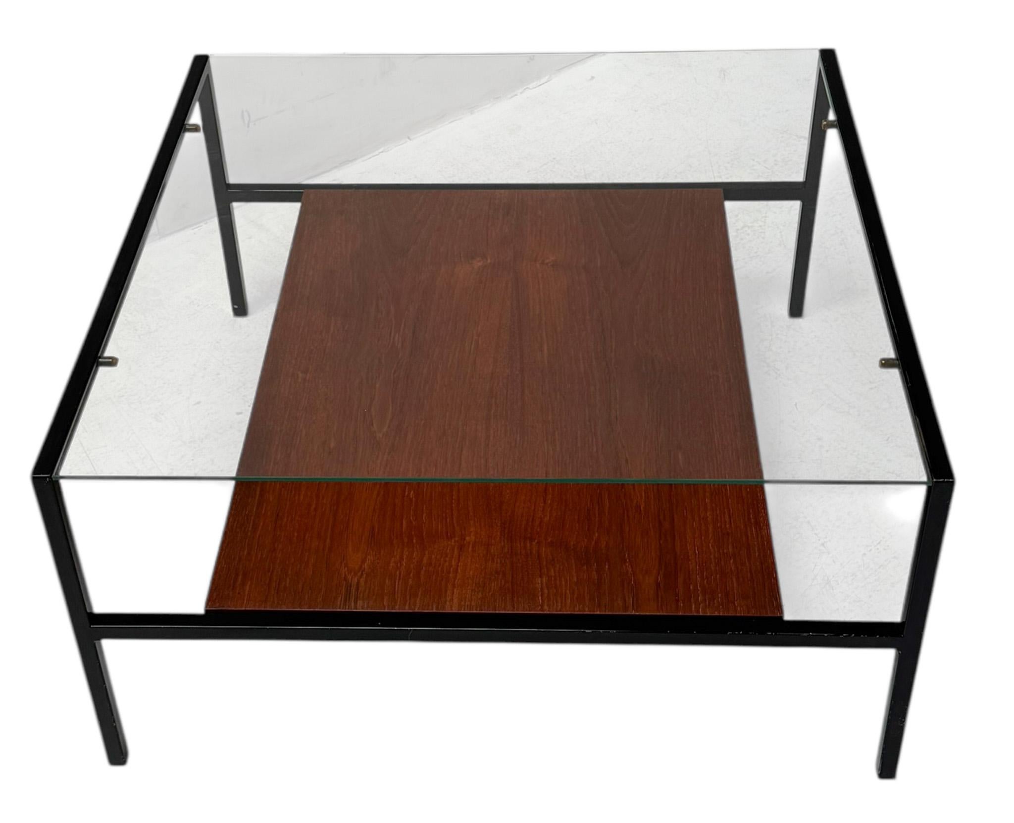 Néerlandais Table basse moderne du milieu du siècle, style Cees Braakman, avec plateau en verre, années 1950 en vente