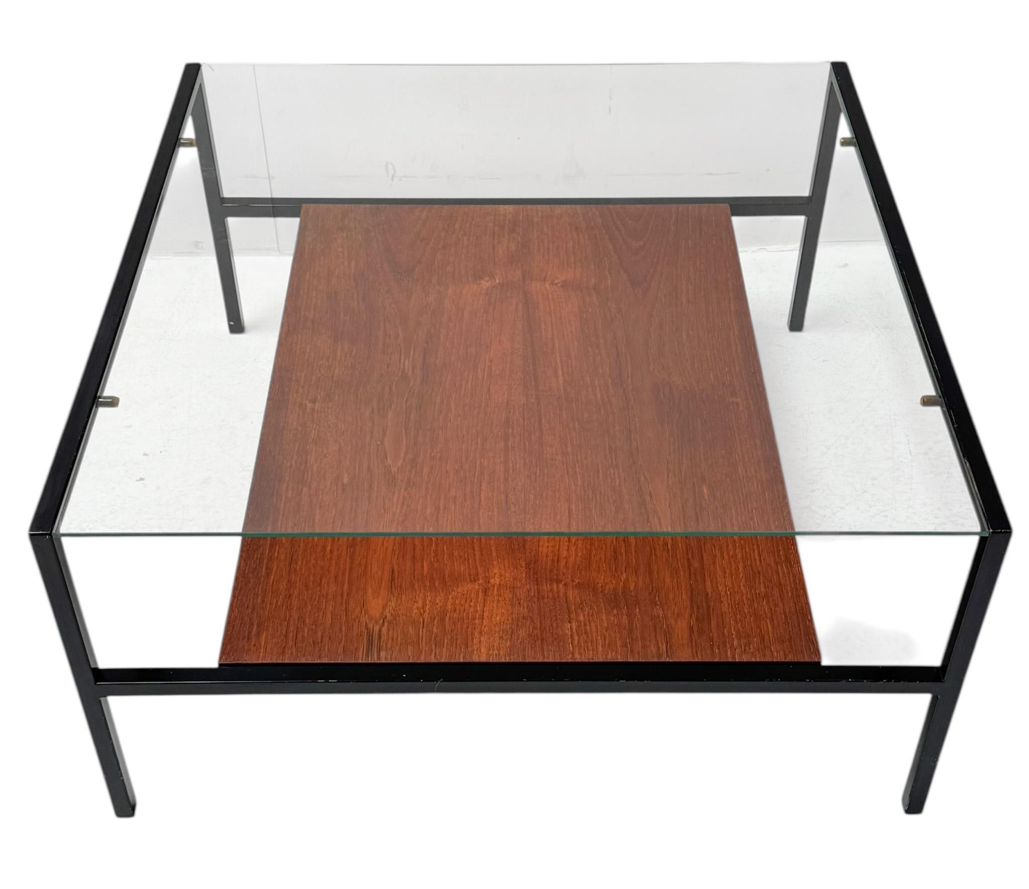 Table basse moderne du milieu du siècle, style Cees Braakman, avec plateau en verre, années 1950 Bon état - En vente à Amsterdam, NL