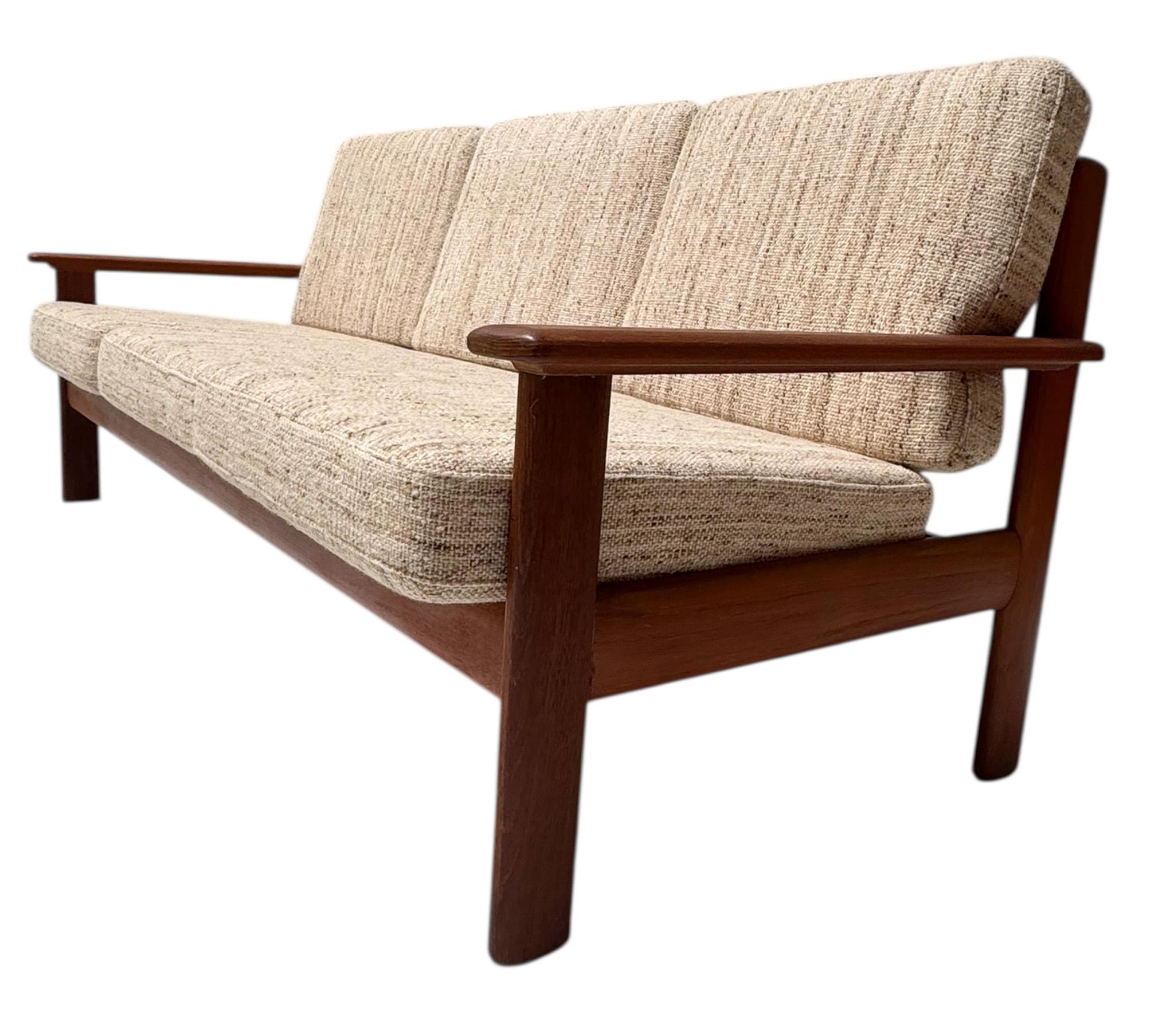 Mid-Century Modern Three-Piece Antimott Sofa by Walter Knoll / Wilhelm Knoll In Good Condition For Sale In Amsterdam, NL