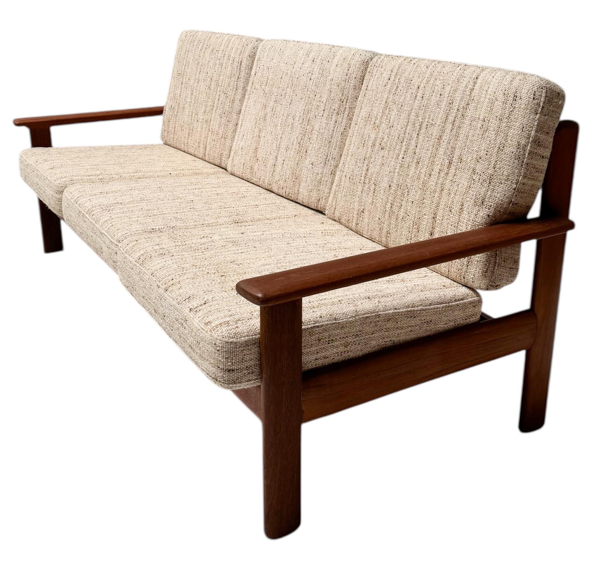 Mid-20th Century Mid-Century Modern Three-Piece Antimott Sofa by Walter Knoll / Wilhelm Knoll For Sale