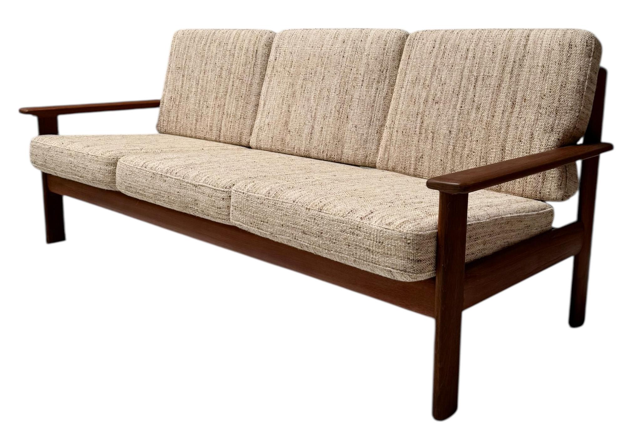 Mid-Century Modern Three-Piece Antimott Sofa by Walter Knoll / Wilhelm Knoll For Sale 5